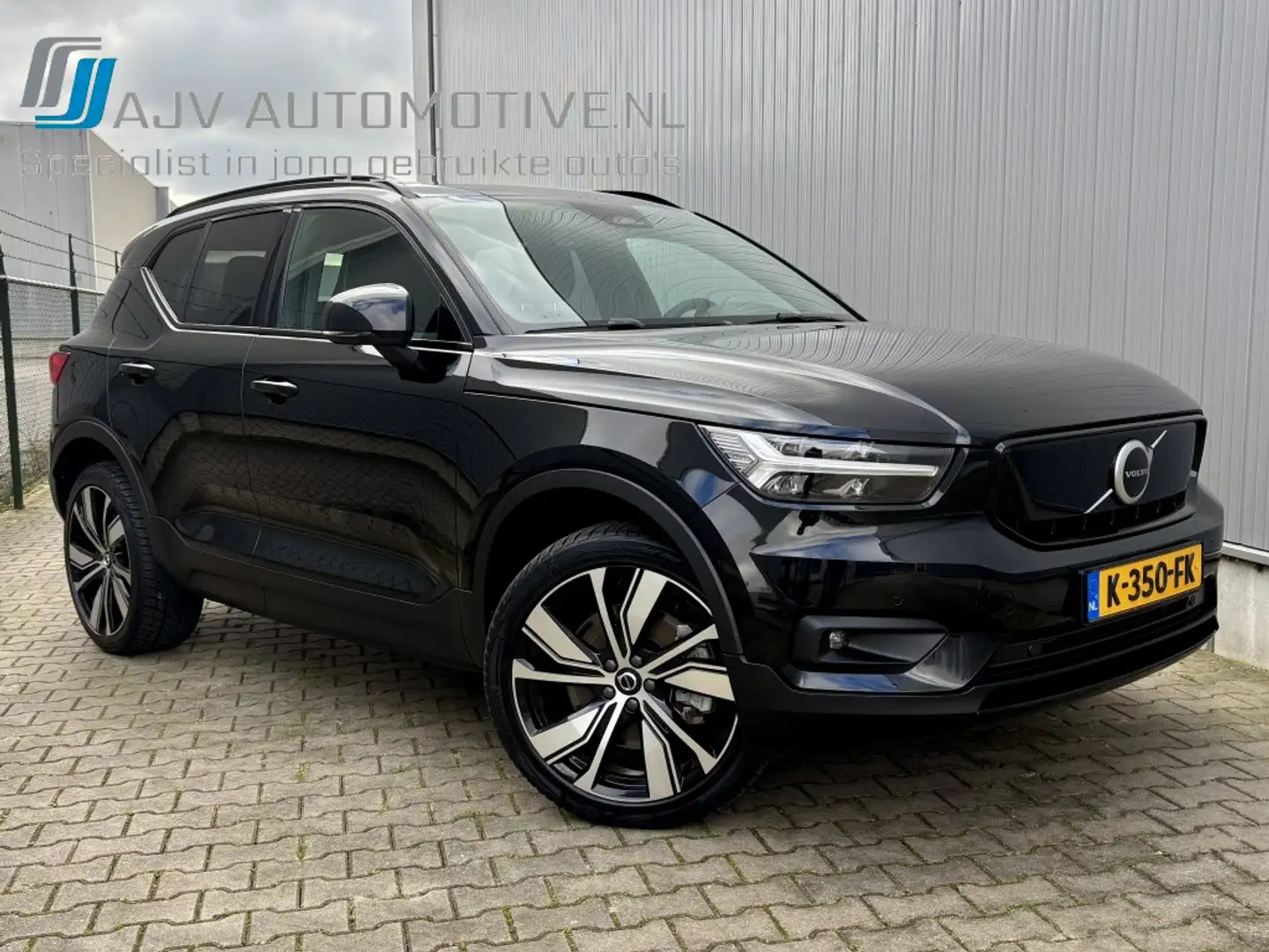 Volvo XC40 RECHARGE P8 AWD R-DESIGN SOH91% WARMTEPOMP TREKHAA Noir - 1