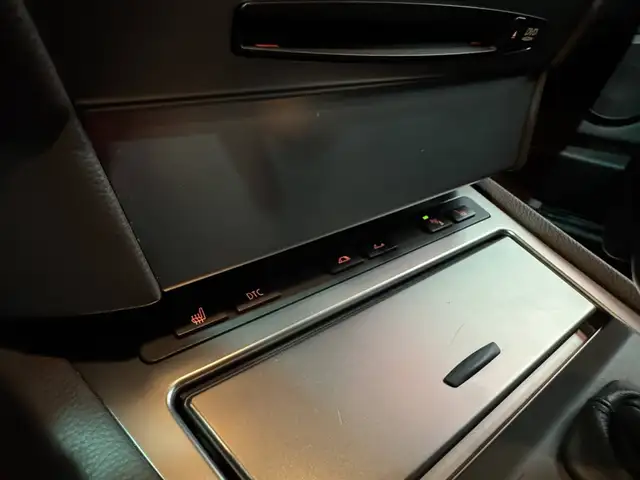 BMW 6 Series view 10