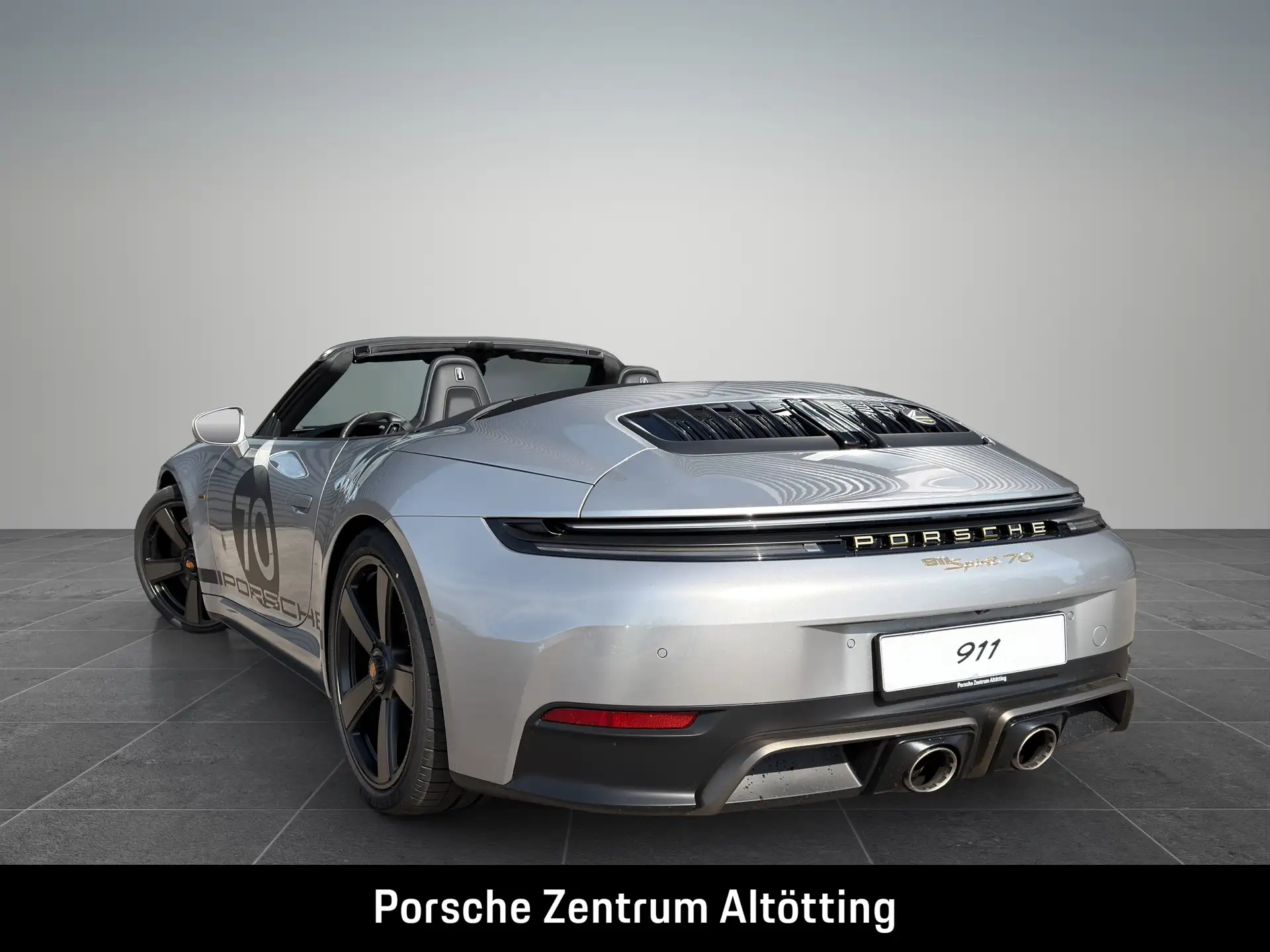 포르쉐 911 Carrera GTS Cabriolet 2026 은색 사진 4