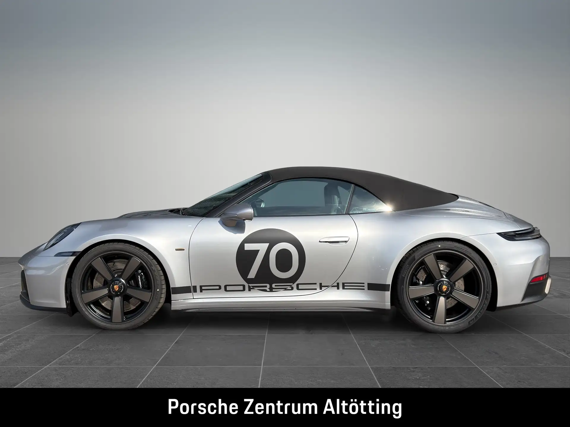 포르쉐 911 Carrera GTS Cabriolet 2026 은색 사진 3