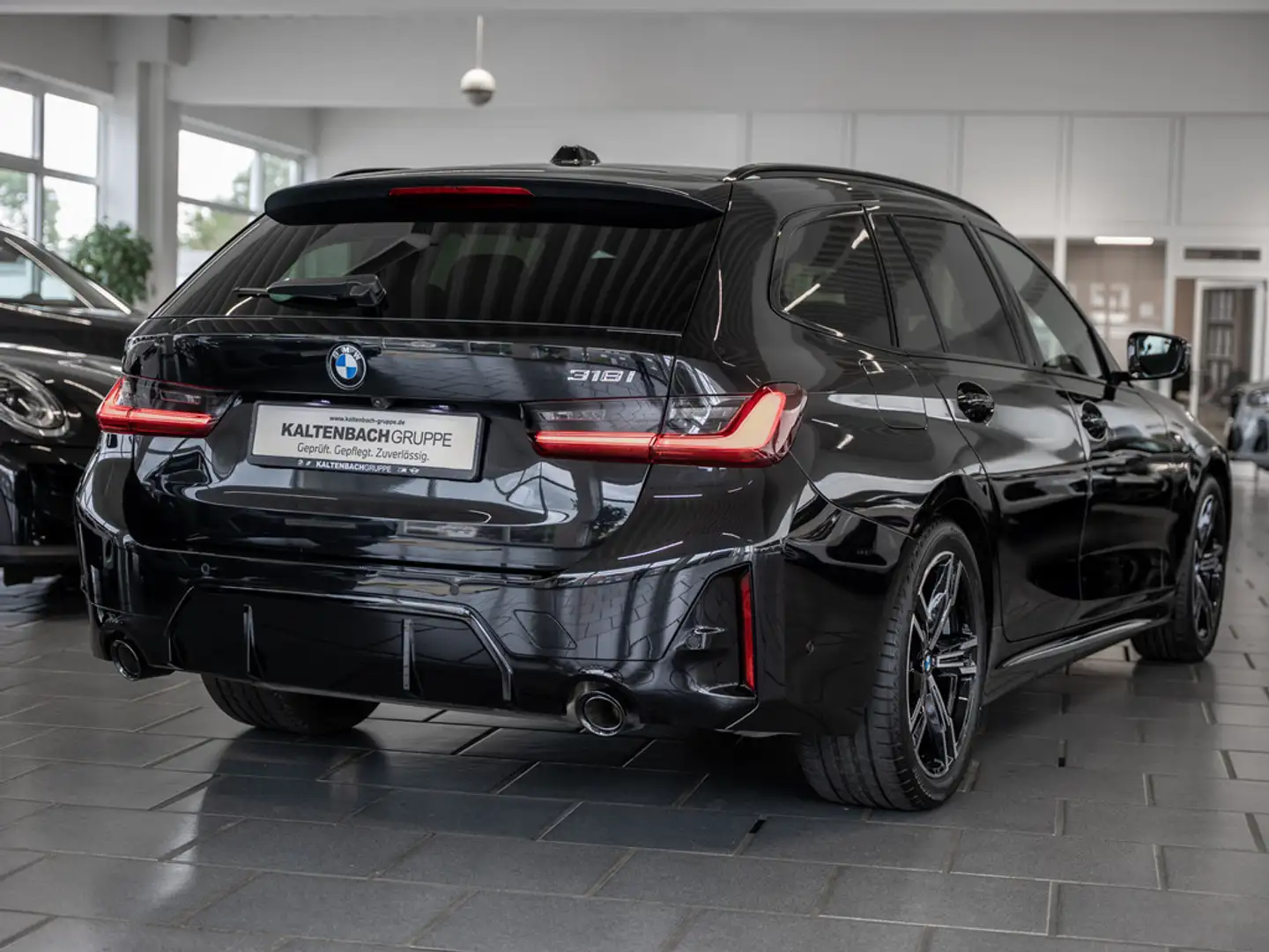 BMW 318 i Touring M-Sport FACEL. PANO HUD 360° LED Schwarz - 2