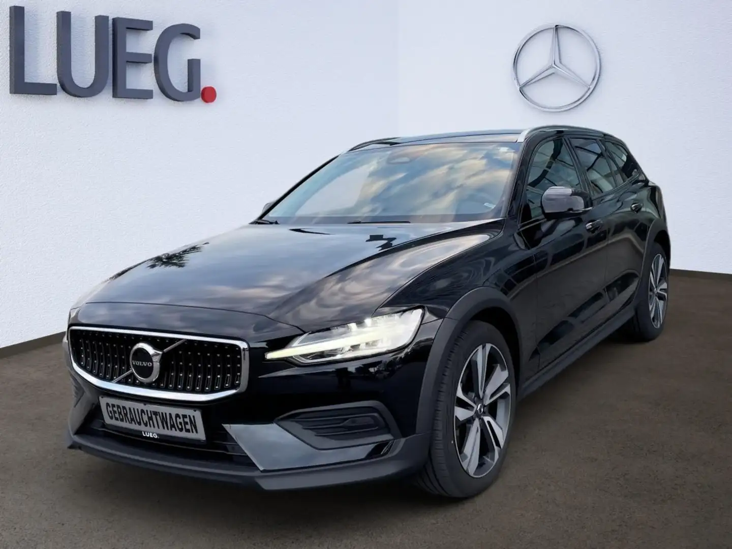 Volvo V60 V 60 Cross Country B4 AWD LED+FAHRASSISTENZ+PDC Schwarz - 1