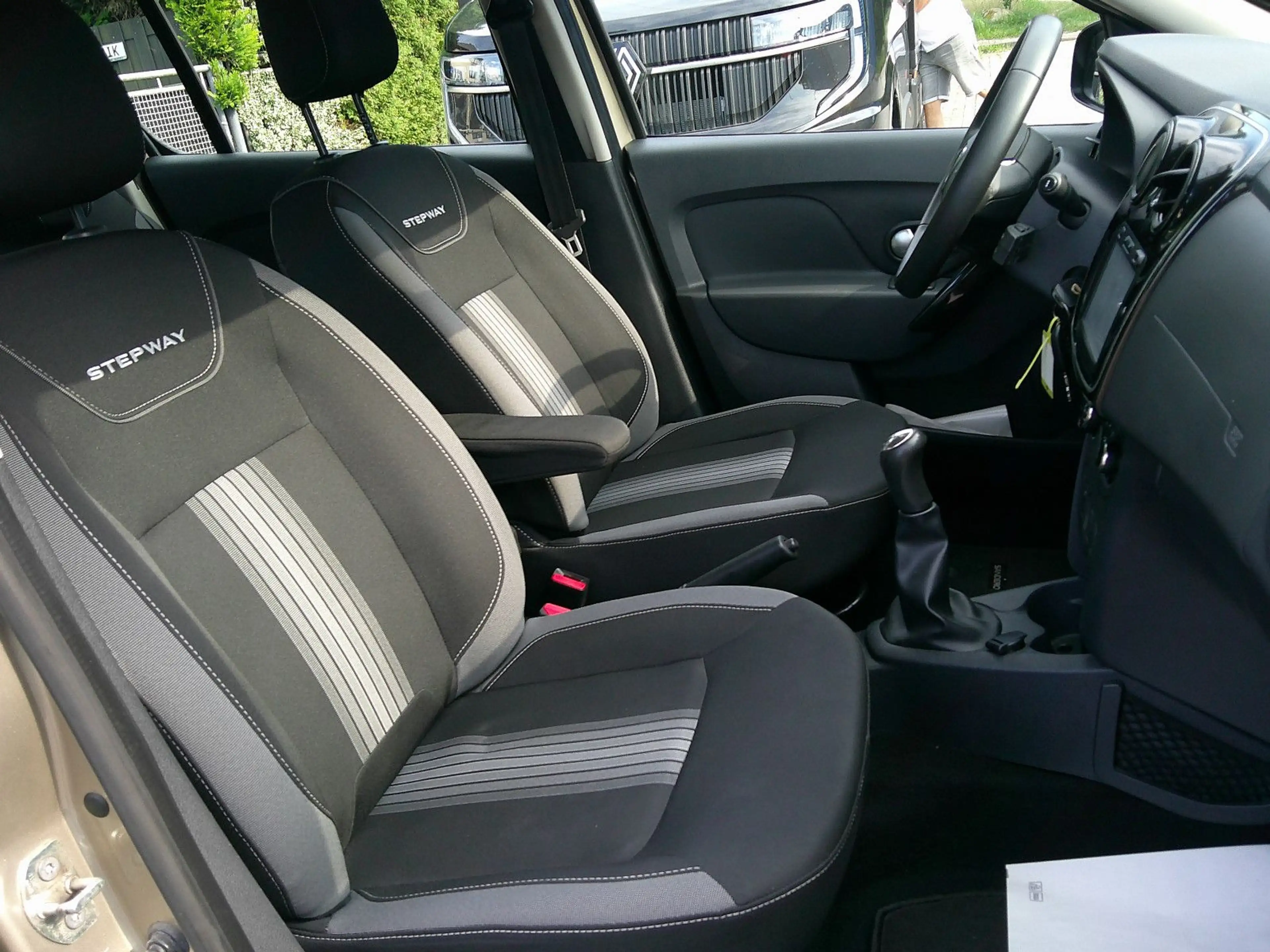Dacia Sandero II Stepway Celebration 1 Hand — photo 4
