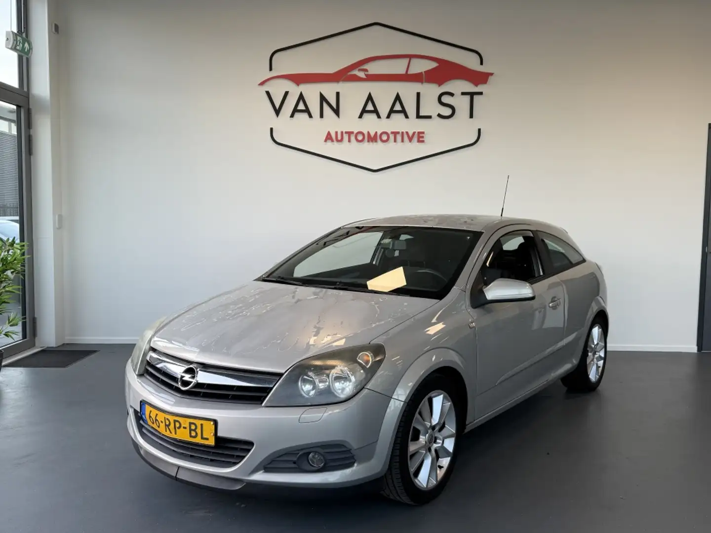 Opel Astra GTC 1.6 Sport Airco/ Trekhaak/ Cruise/ Scherm Szürke - 1