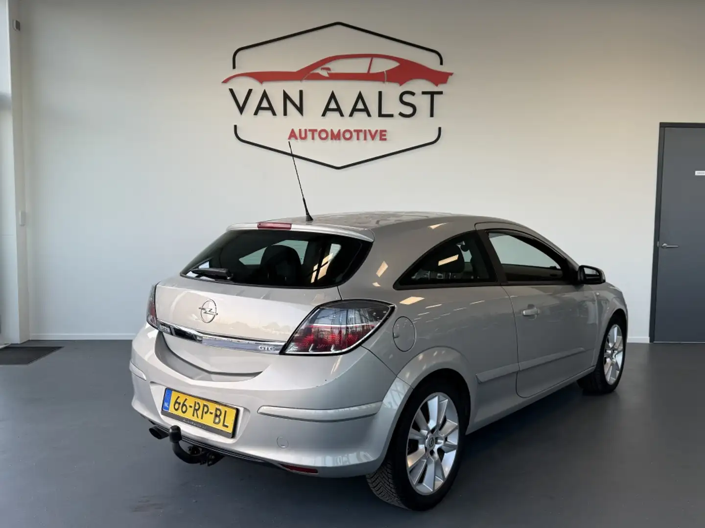 Opel Astra GTC 1.6 Sport Airco/ Trekhaak/ Cruise/ Scherm Szürke - 2