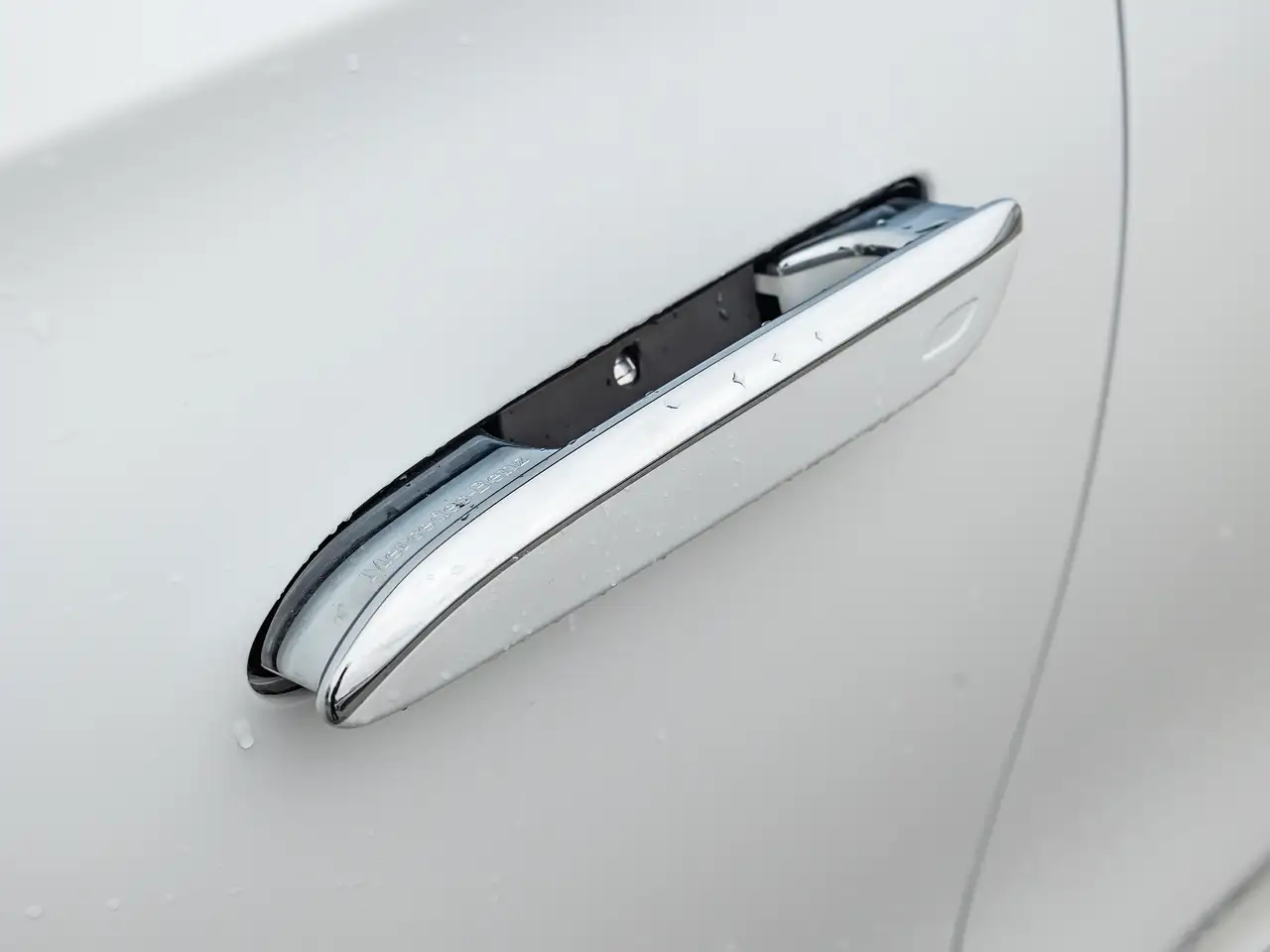 Mercedes-Benz S-Class снимка Mercedes-Benz S-Class