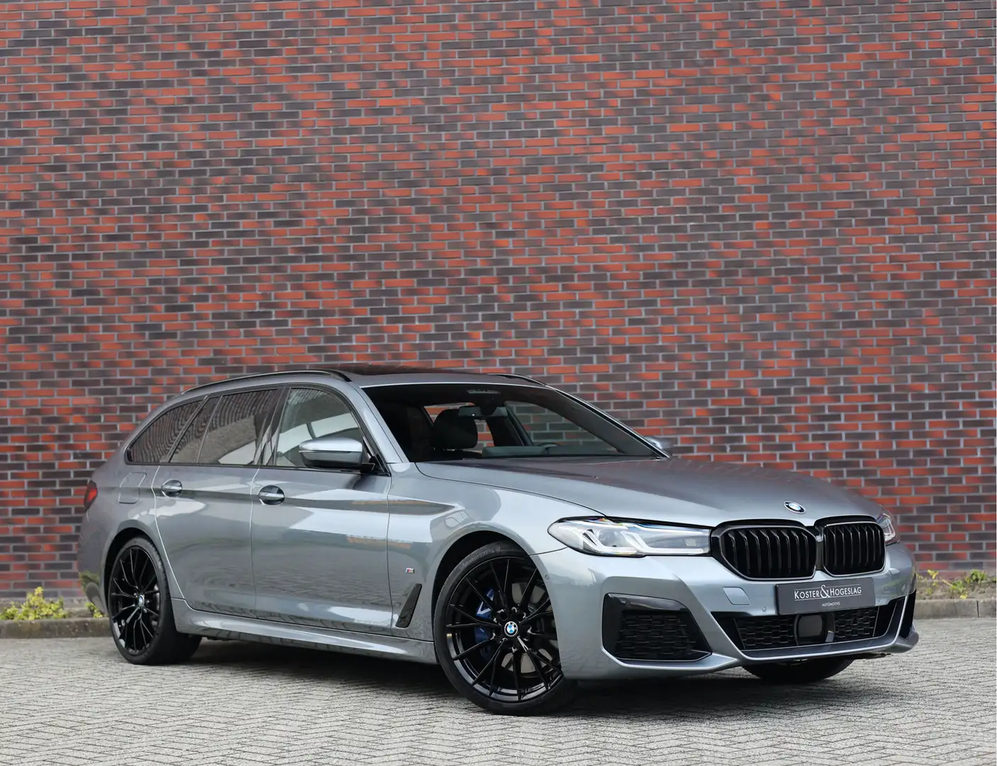 BMW 530 5-serie Touring 530e High Executive | Trekhaak - P Grijs - 1