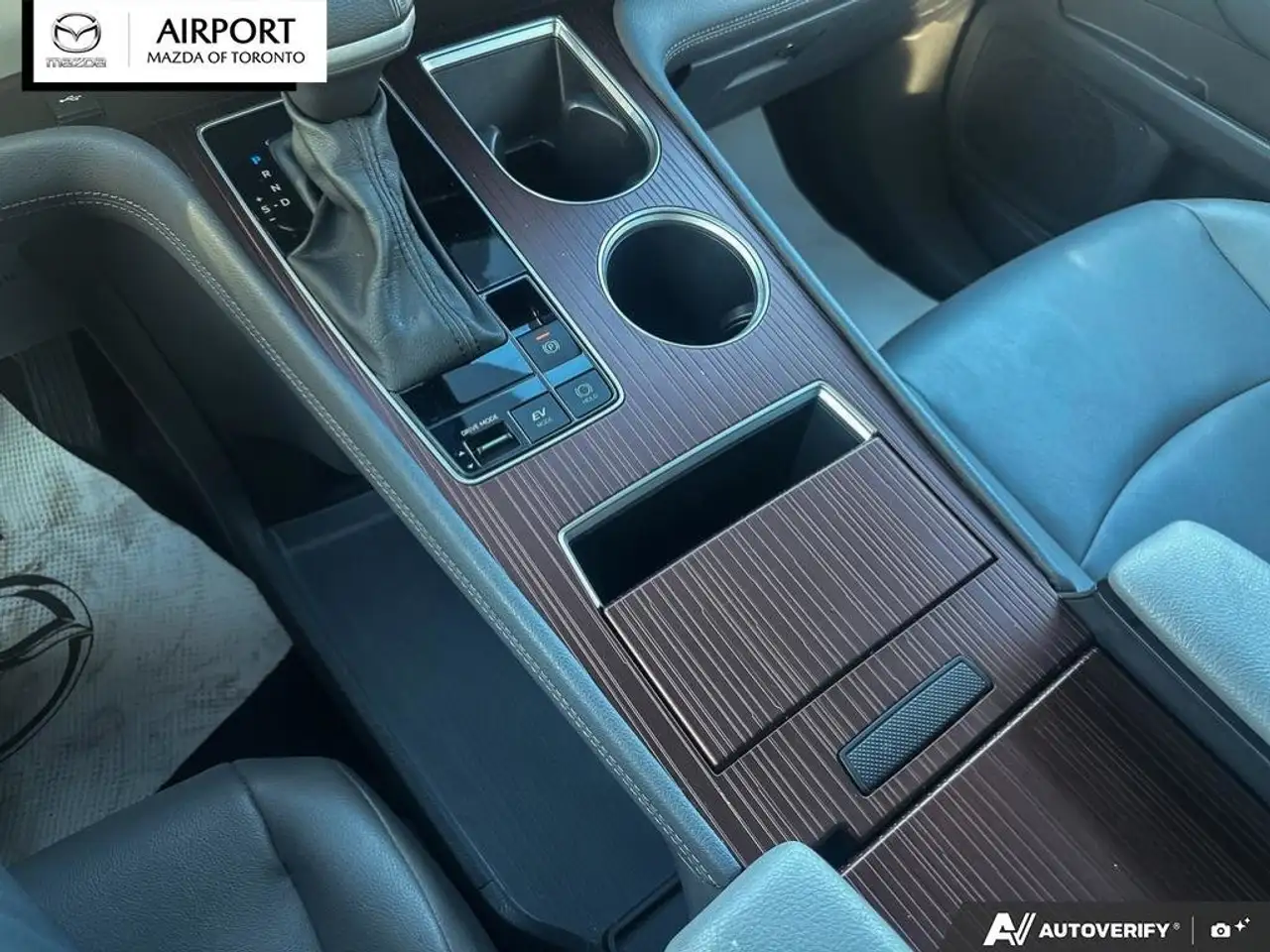 Toyota Sienna снимка Toyota Sienna