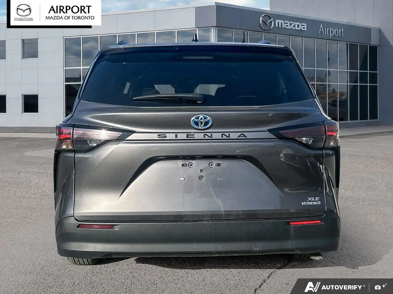 Toyota Sienna снимка Toyota Sienna