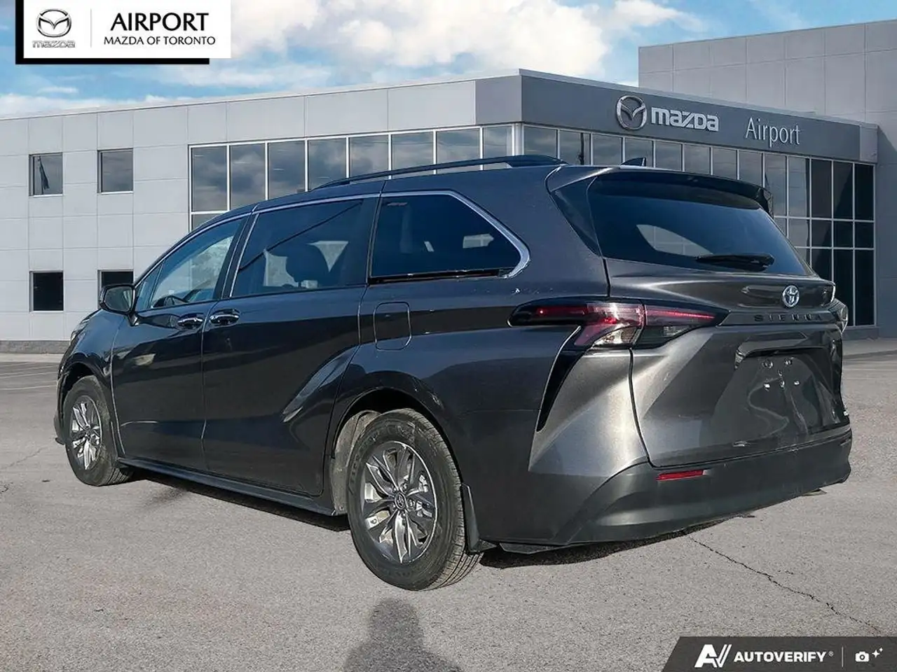Toyota Sienna снимка Toyota Sienna