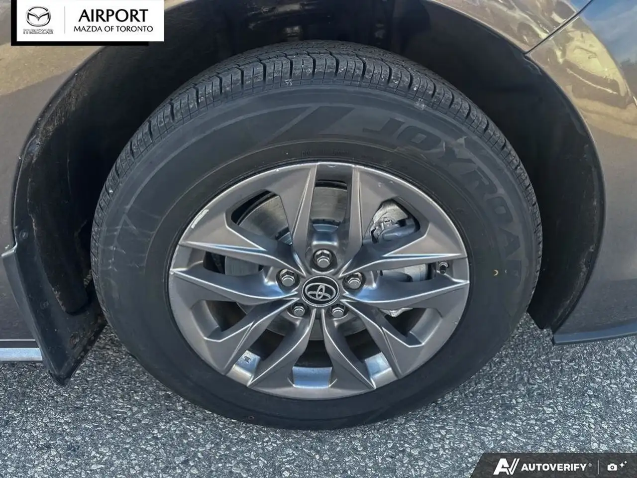Toyota Sienna снимка Toyota Sienna