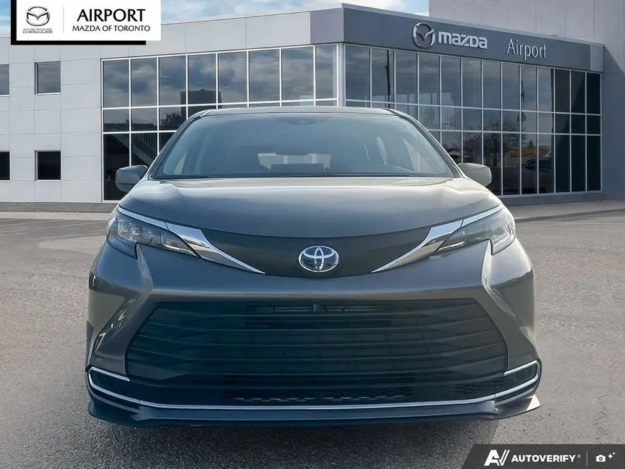 Toyota Sienna снимка Toyota Sienna