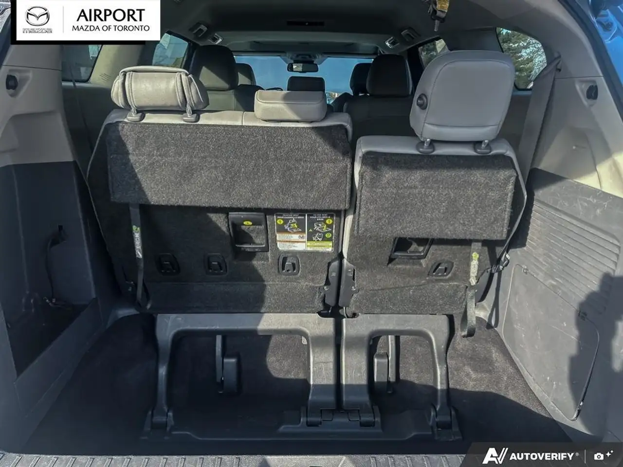 Toyota Sienna снимка Toyota Sienna