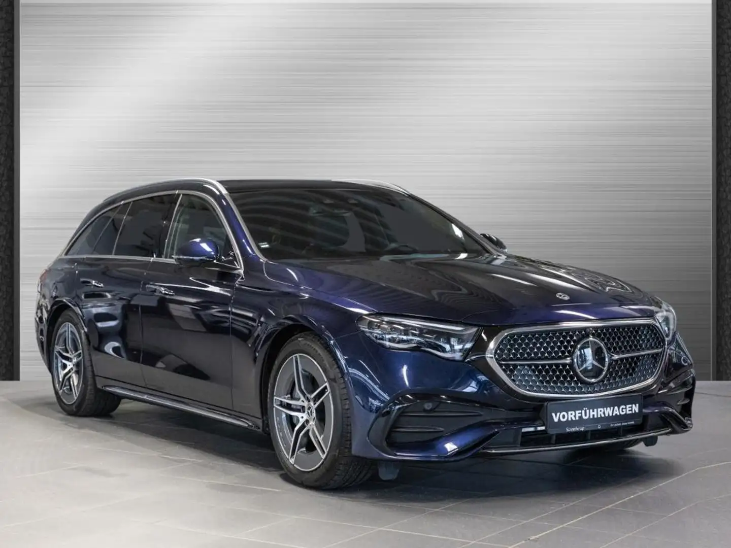 Mercedes-Benz E 300 e T BURM AMG DISTR SPUR PANO AHK 360 PDC Blau - 2
