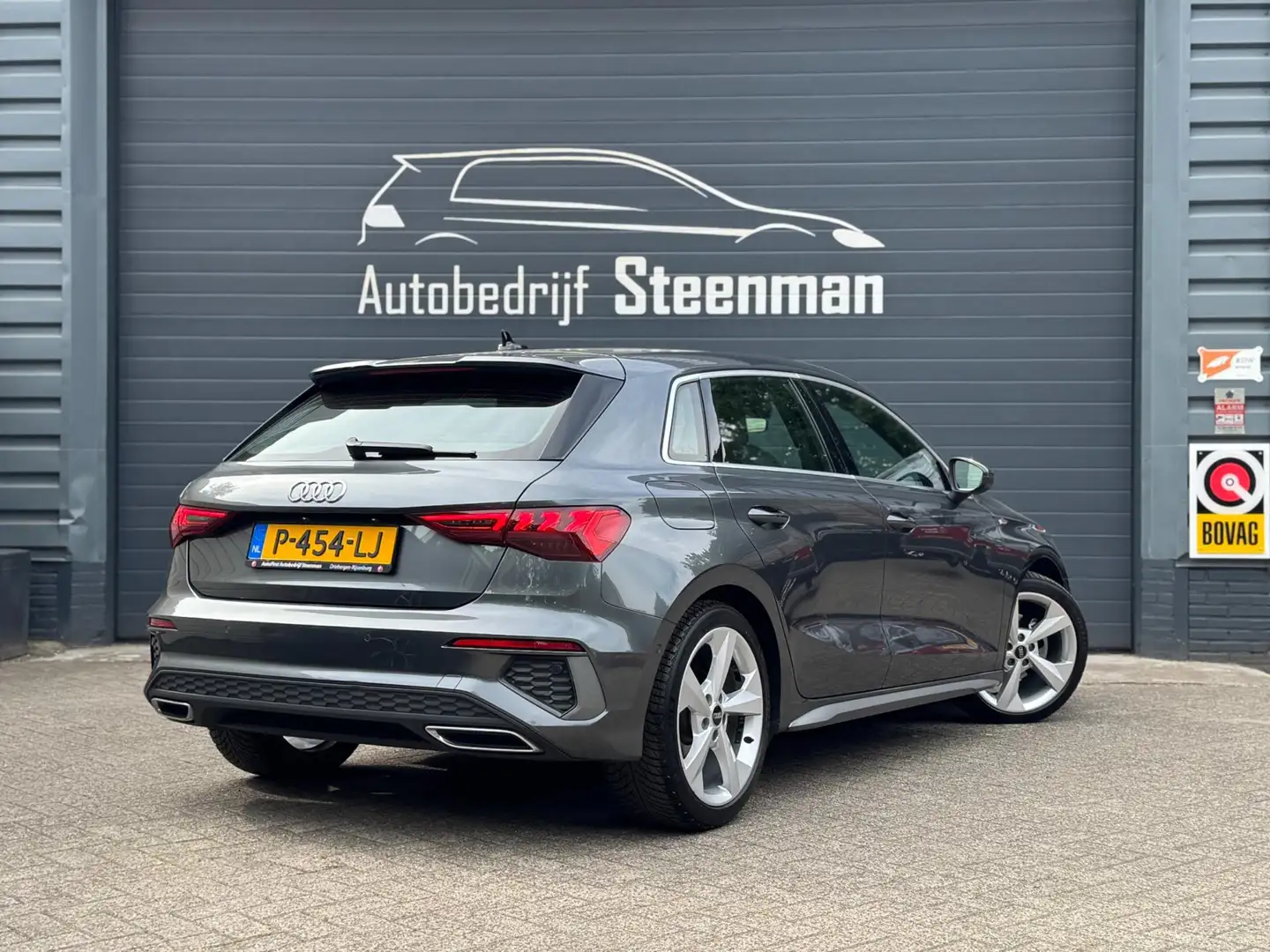 Audi A3 Sportback 30 TFSI S-Line | Carplay | LED | Automaa Grigio - 2