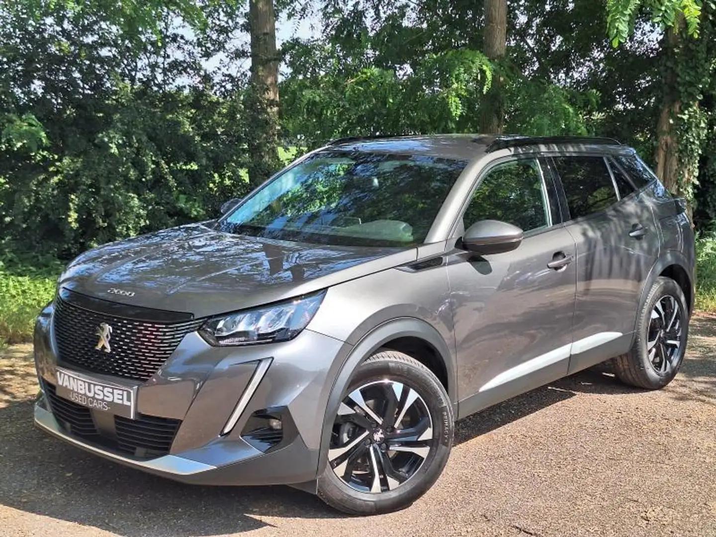 Peugeot 2008 II Allure Pack Grau - 1