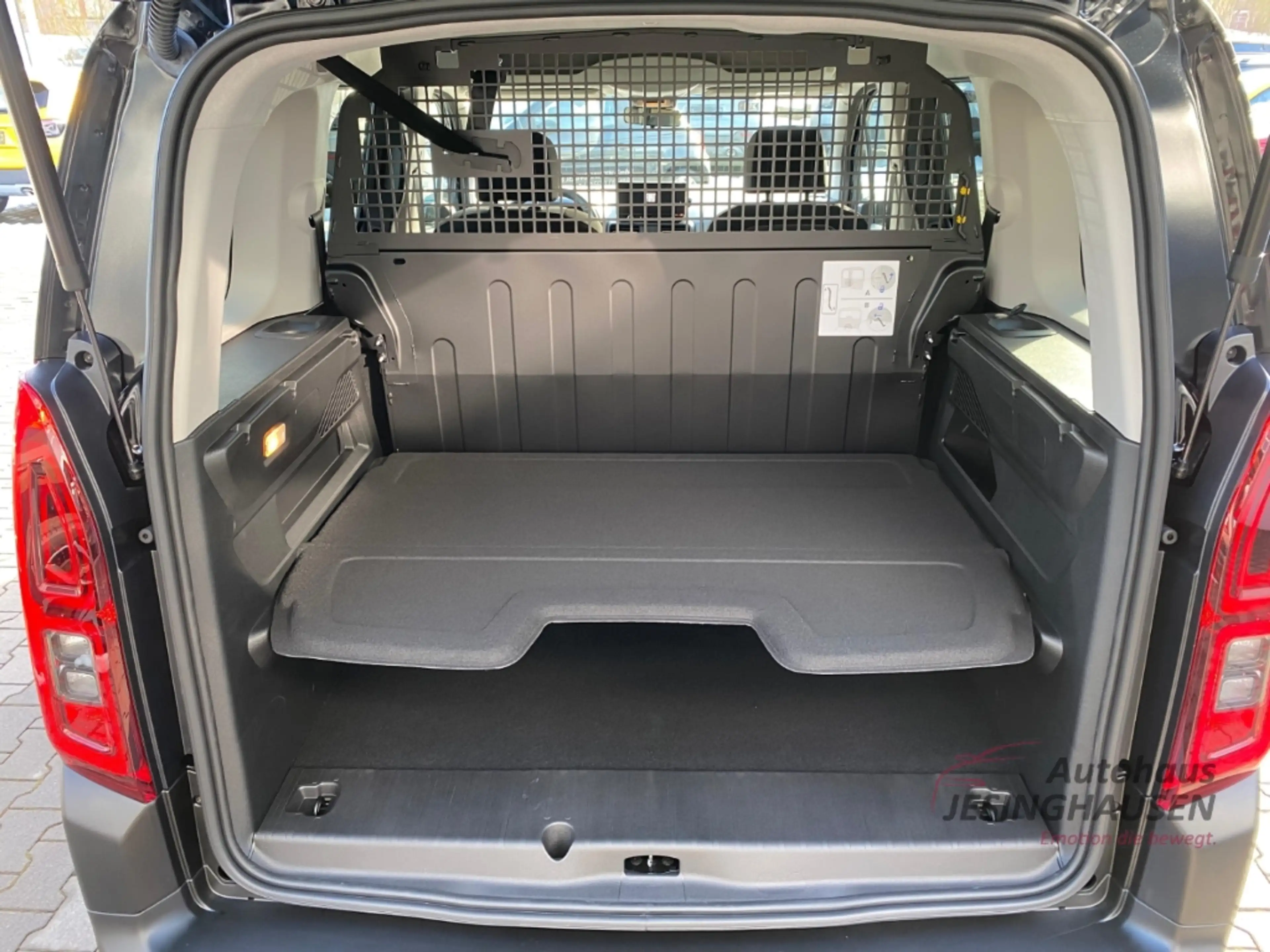 Fiat Doblo Kombi L1H1 1.5 Diesel Navi Ausst. Hecksch. LED Dig — photo 11