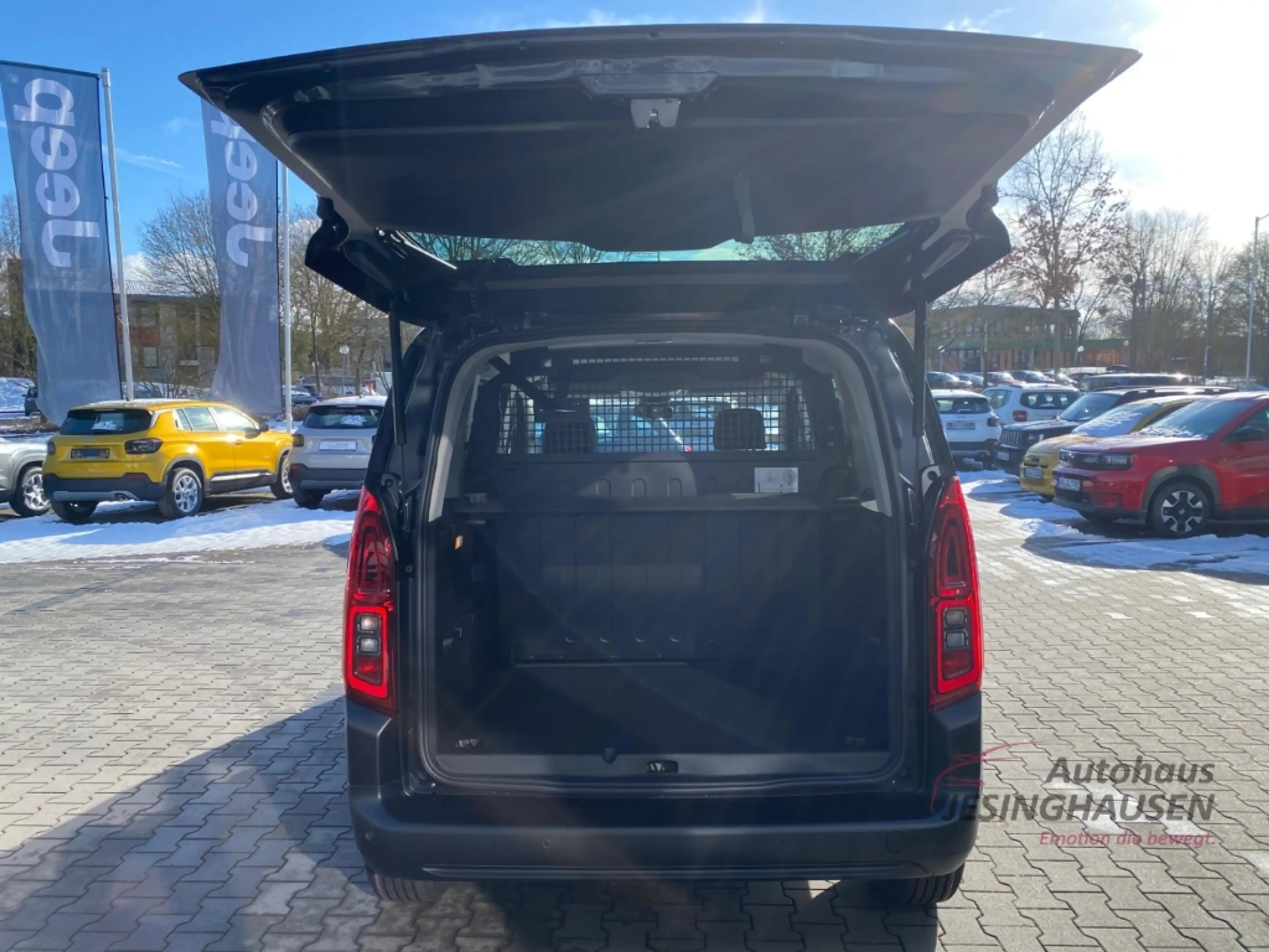 Fiat Doblo Kombi L1H1 1.5 Diesel Navi Ausst. Hecksch. LED Dig — photo 8