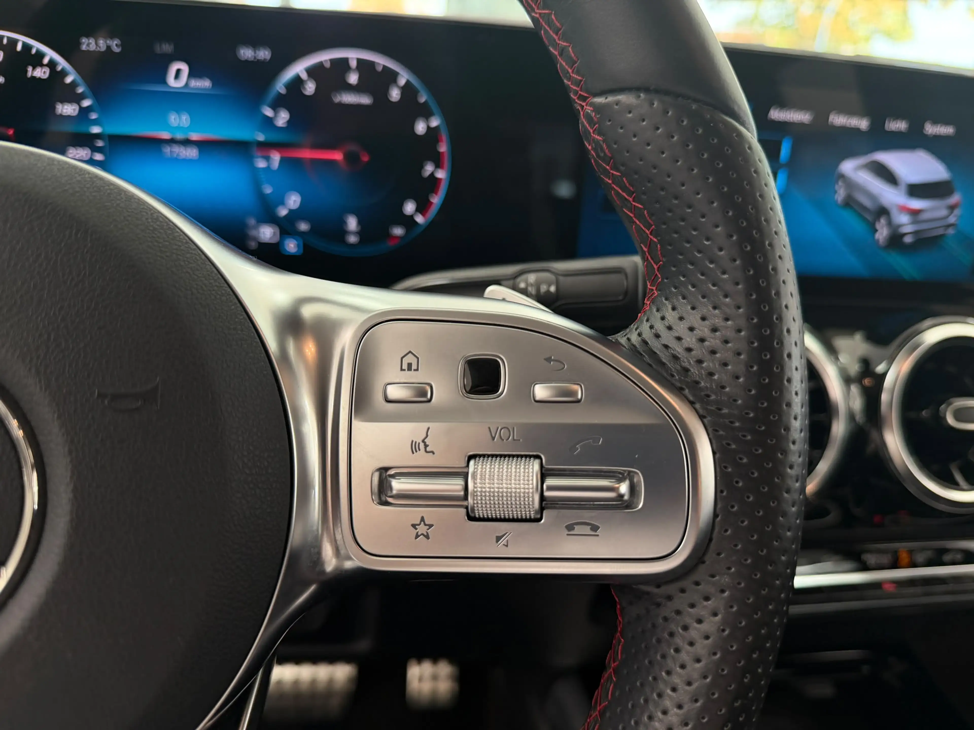 Mercedes-Benz GLA 200 AMG*KEYL*DISTRONIC +*CARPLAY*KAMERA*NAVI — photo 15