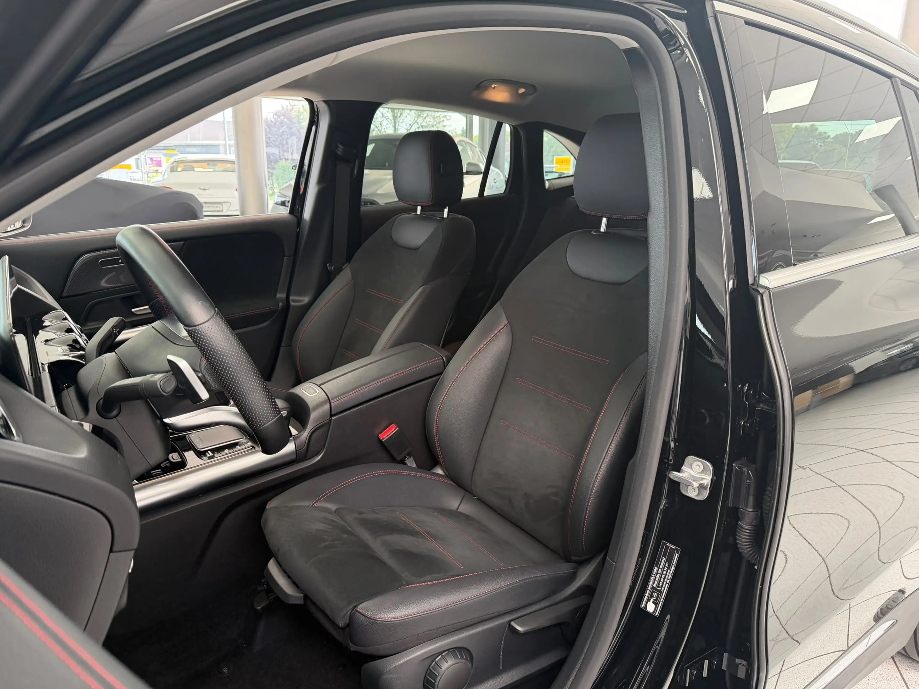 Mercedes-Benz GLA 200 AMG*KEYL*DISTRONIC +*CARPLAY*KAMERA*NAVI — photo 12