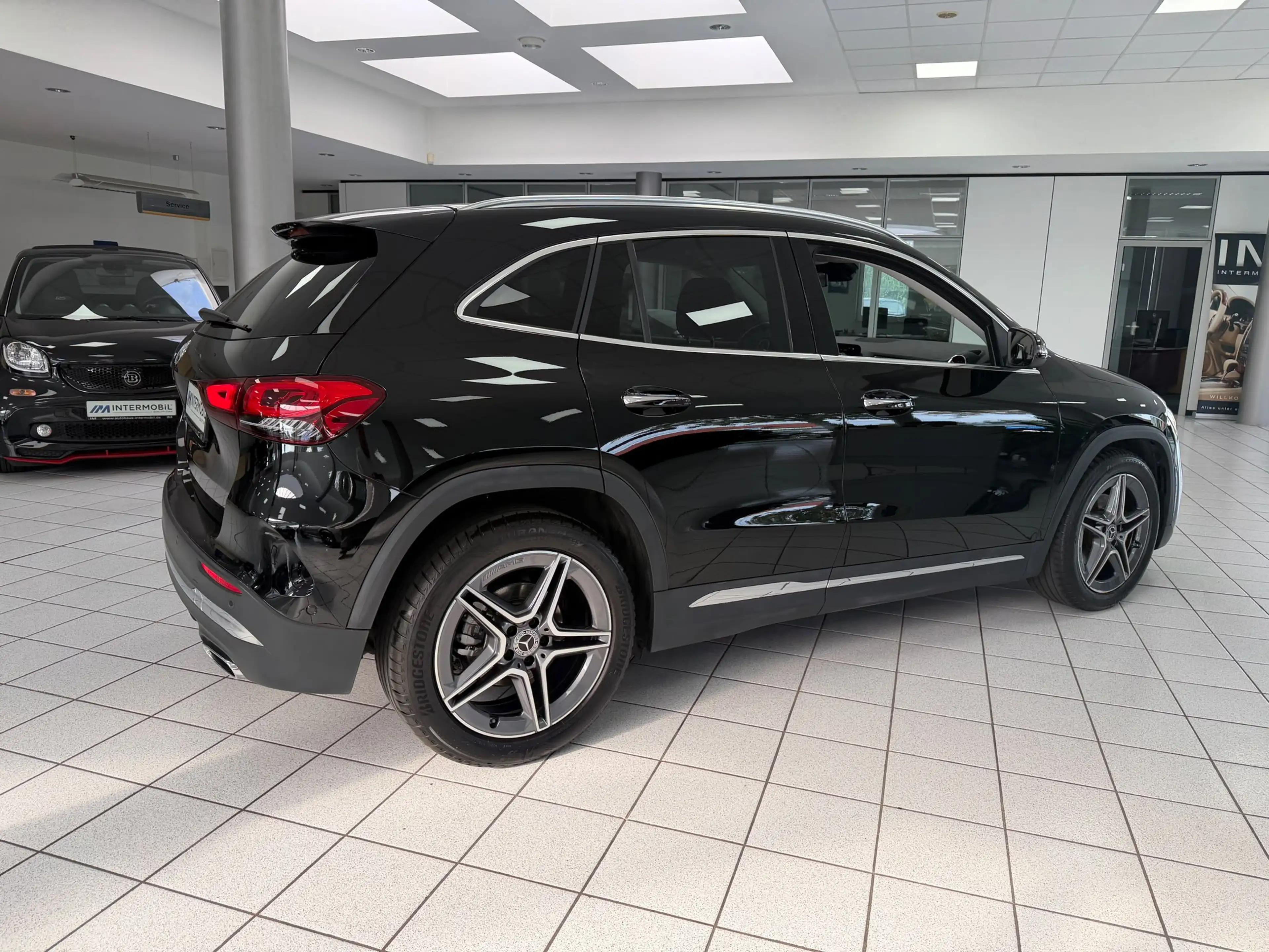 Mercedes-Benz GLA 200 AMG*KEYL*DISTRONIC +*CARPLAY*KAMERA*NAVI — photo 4