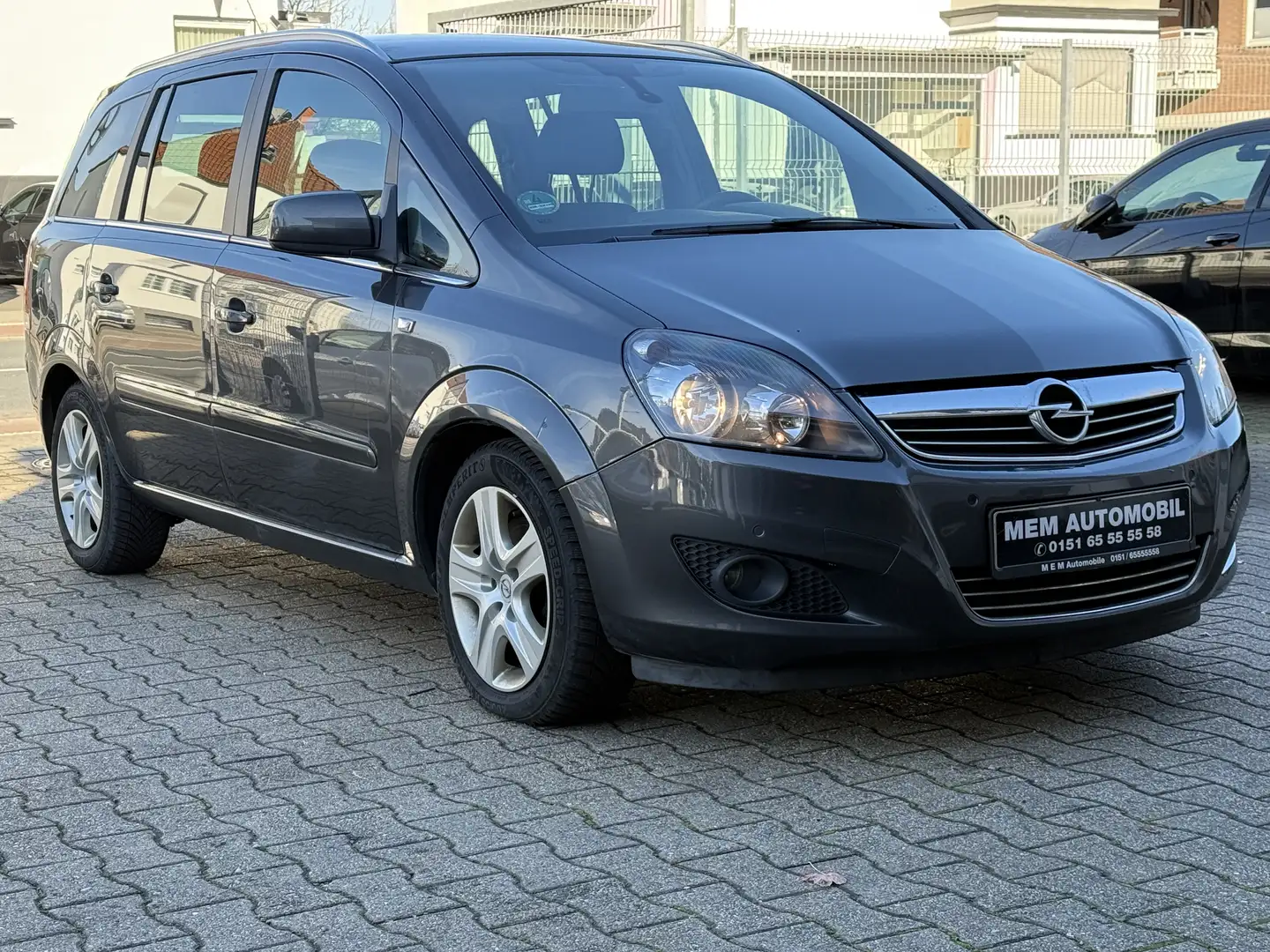 Opel Zafira Design Edition 7 Sitzer AHK Scheckheft SHZ TEMP Grau - 2