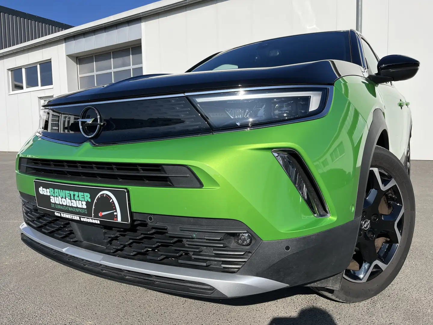 Opel Mokka-E Ultimate 96€ m. 20% Anzahlung 50kWh CCS 3-Phasen Grün - 1