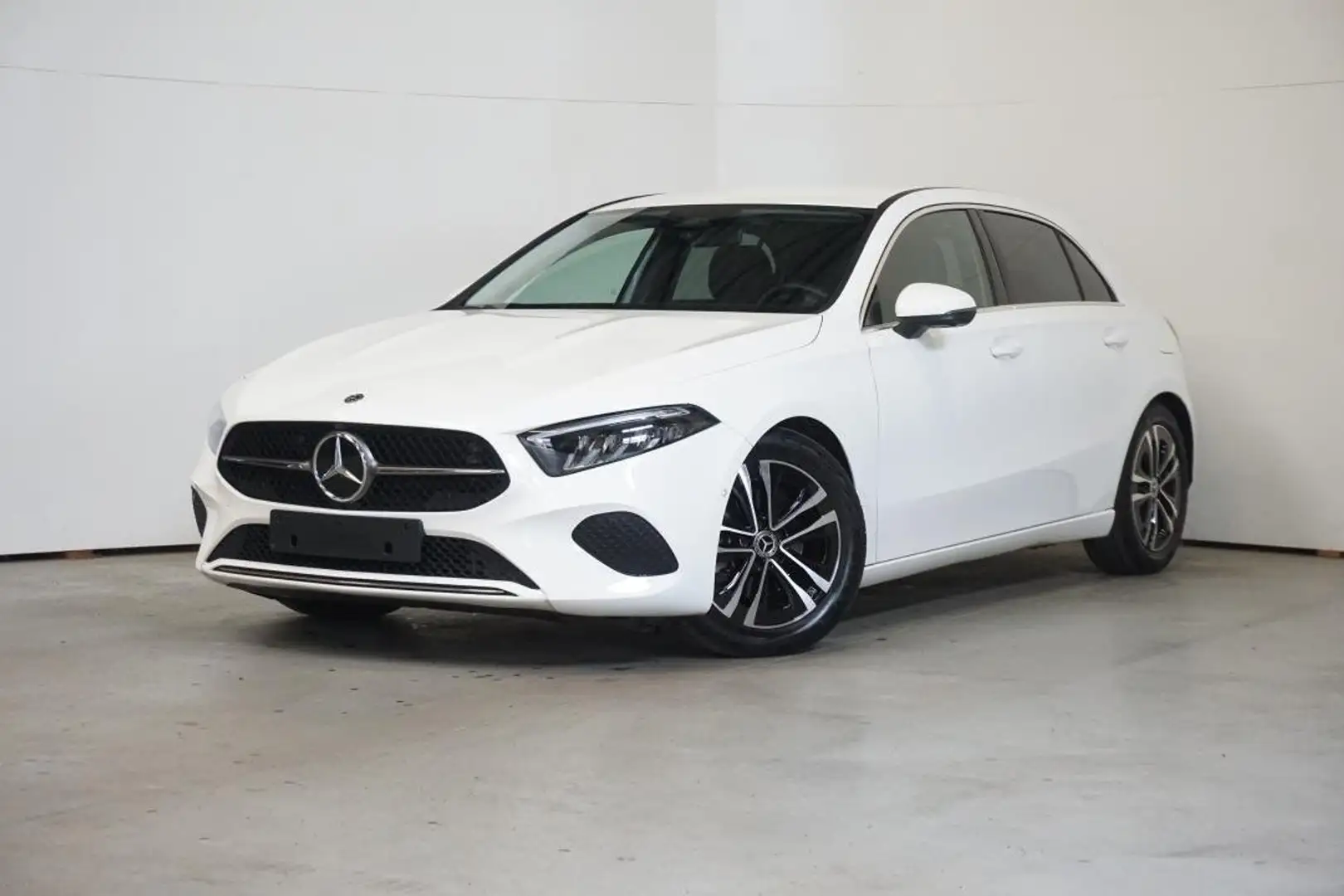 Mercedes-Benz A 180 AUTOMAAT - RIJASSISTENTIE - TREKHAAK Wit - 1