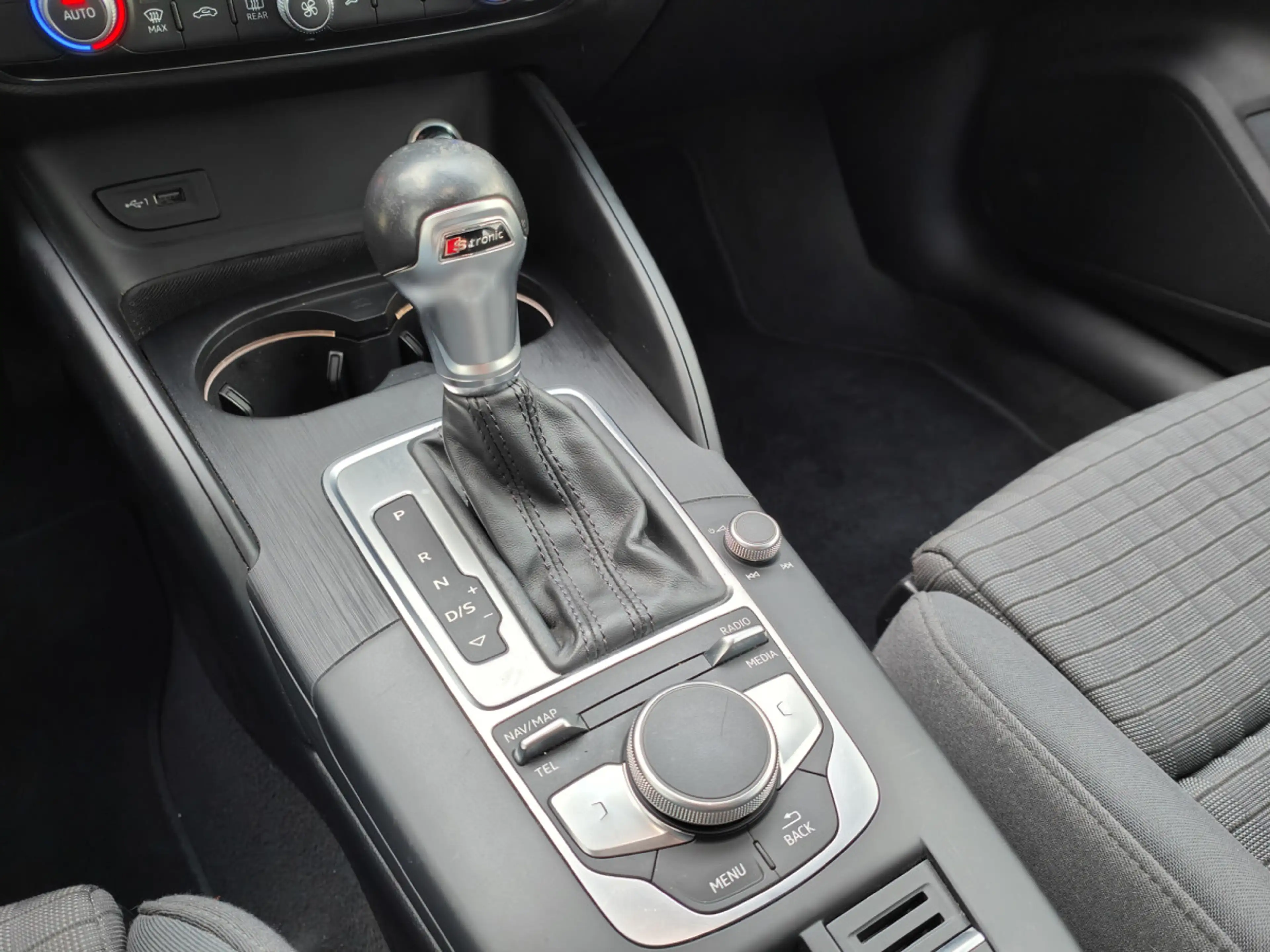 Audi A3 35 TFSI S-TRONIC S-LINE CARPLAY GPS BLUETOOTH APS — photo 13