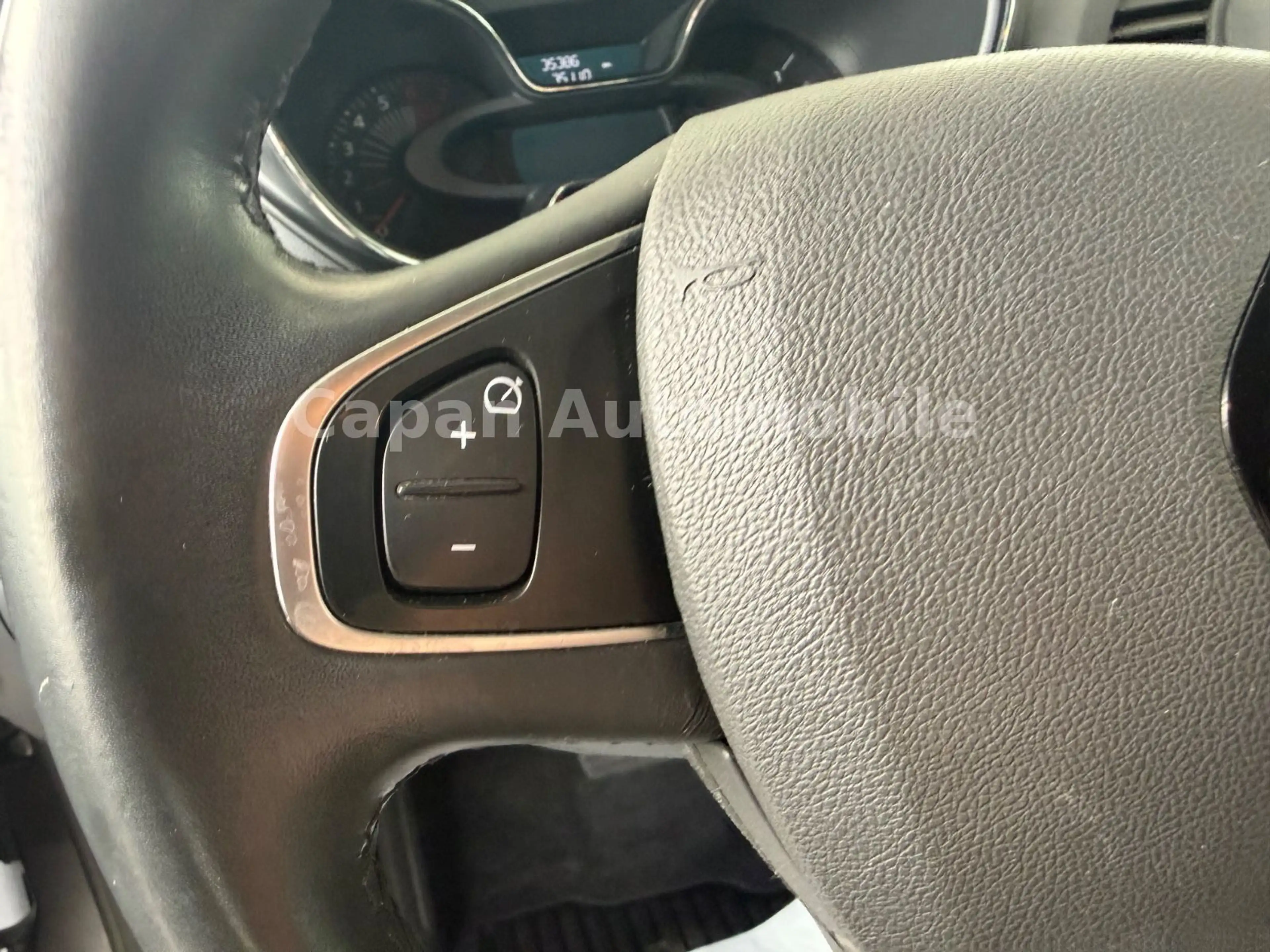 Renault Captur ENERGY TCe 120 Limited Navi/SHZ/PDC/EURO6 — photo 12
