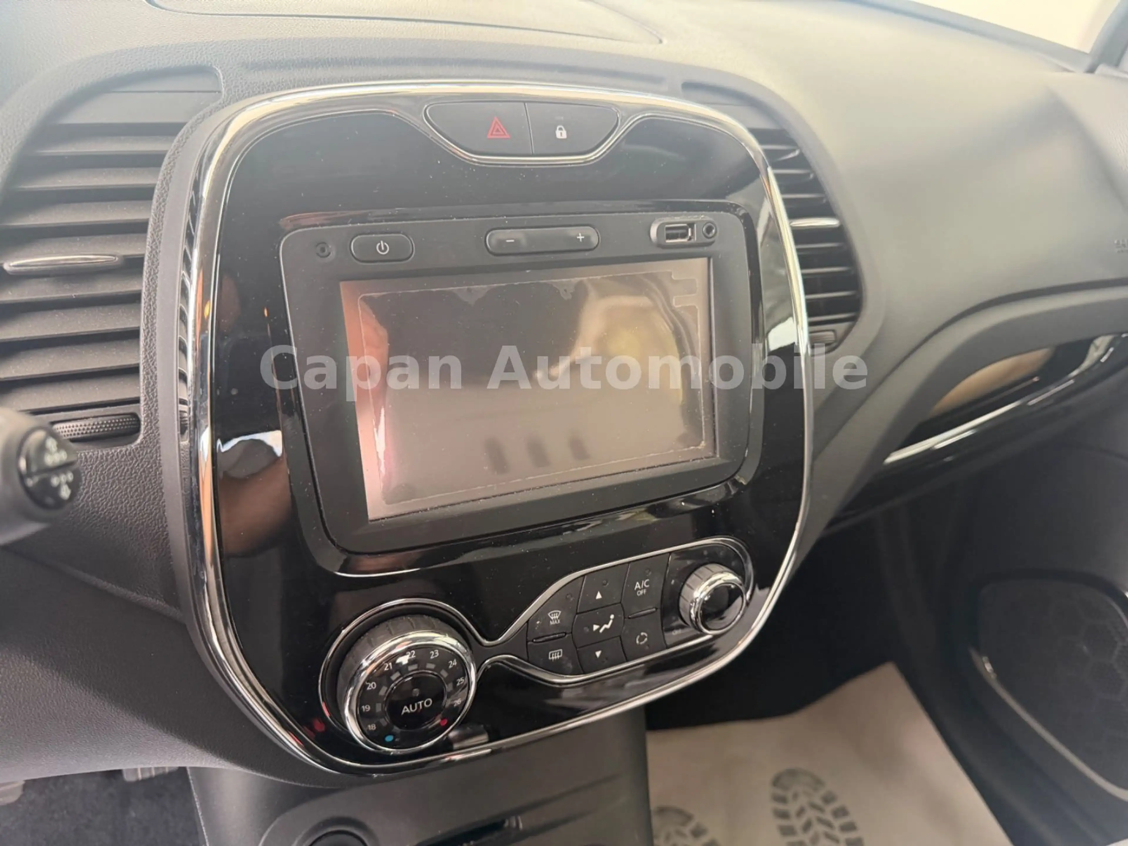 Renault Captur ENERGY TCe 120 Limited Navi/SHZ/PDC/EURO6 — photo 14