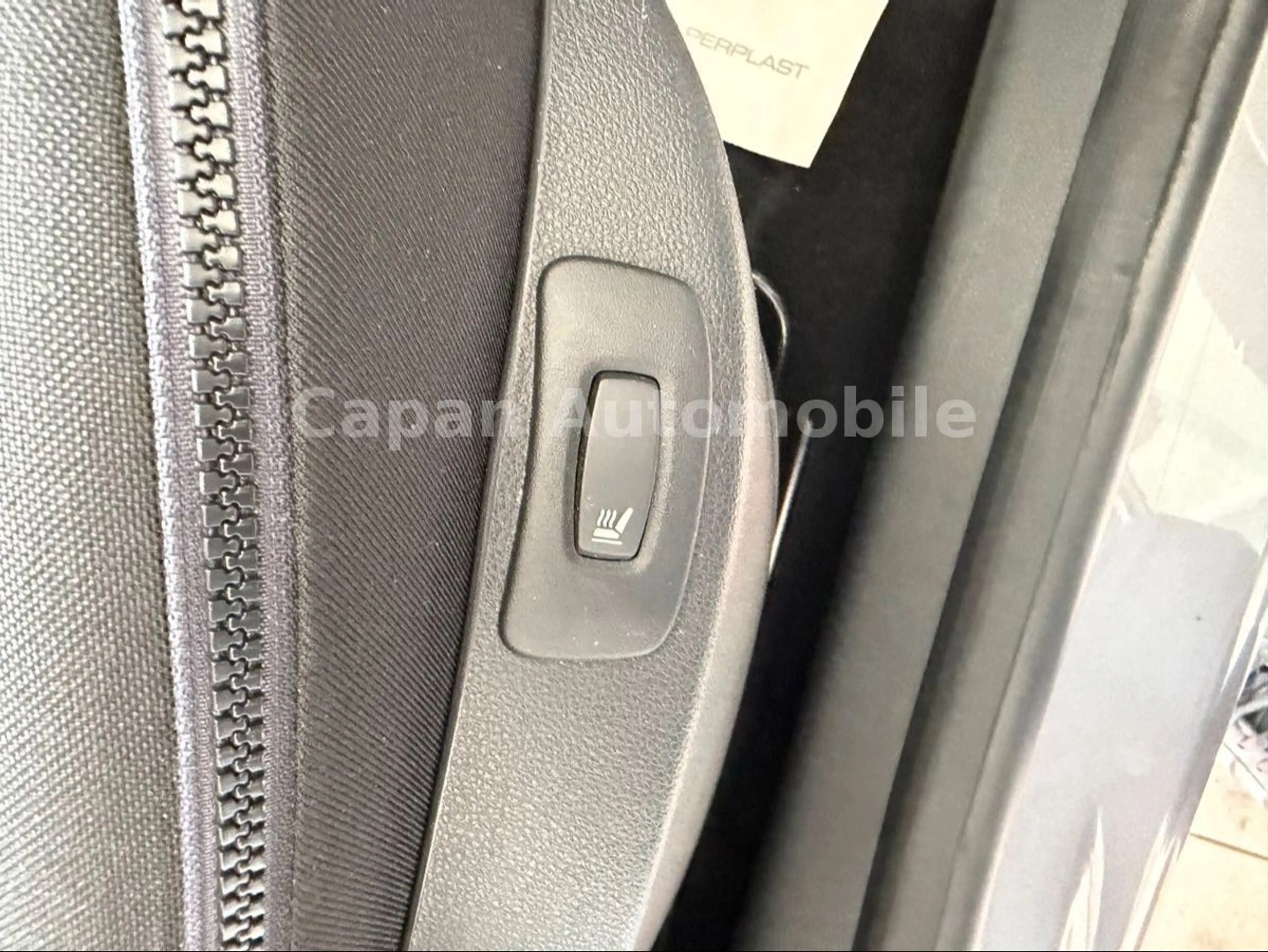 Renault Captur ENERGY TCe 120 Limited Navi/SHZ/PDC/EURO6 — photo 11