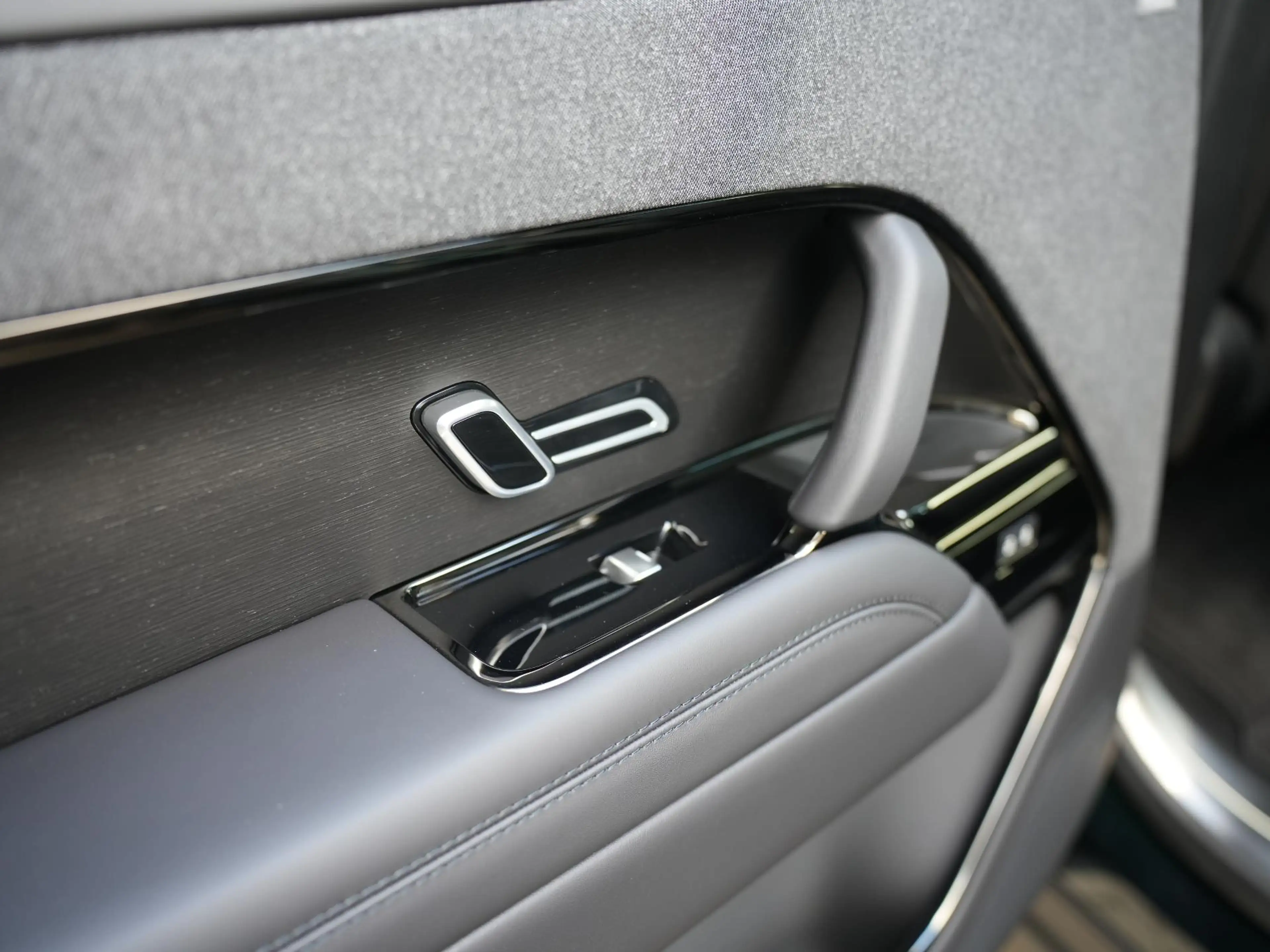 Land Rover Range Rover Sport P550e Autobiography PHEV | SV Lak |  Comfort Pack — photo 34