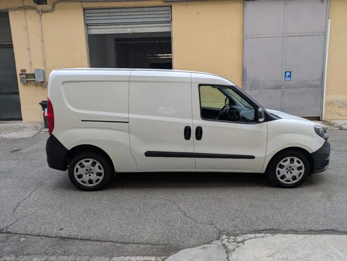 Fiat Doblo 1.6 MJT 105CV S&S PL-TN Maxi Lounge E6d- km 33869 Bianco - 1