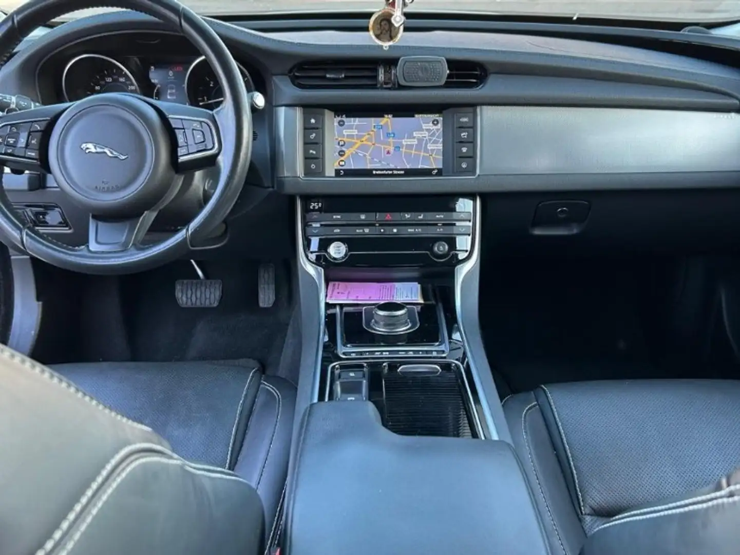 Jaguar XF 20d Aut. Pure Weiß - 2