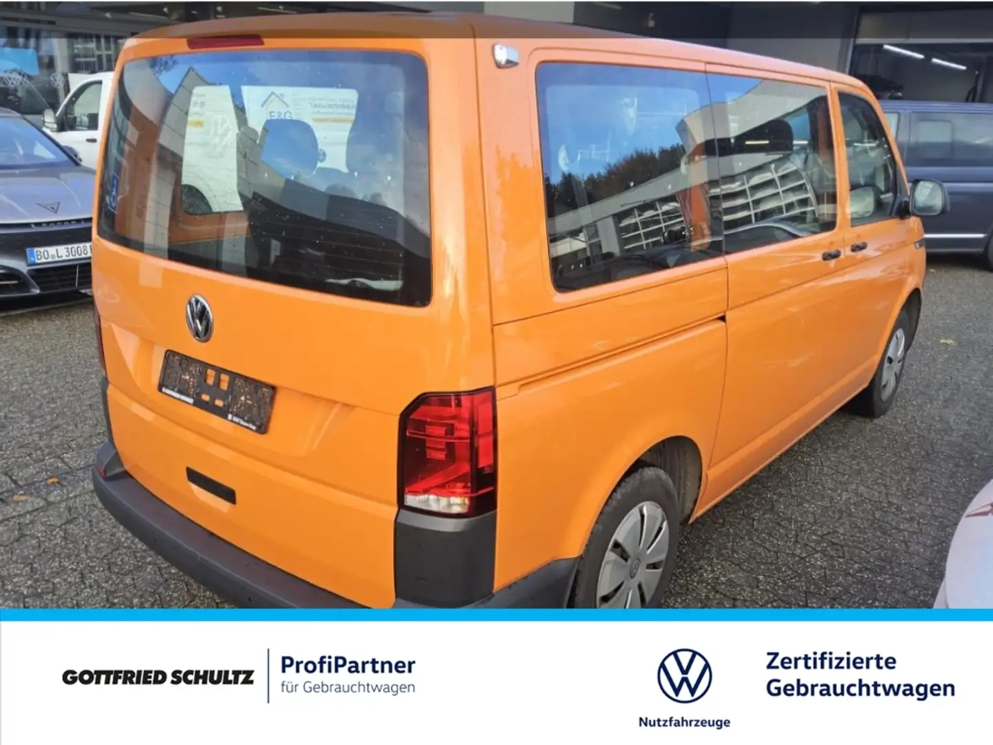 Volkswagen T6.1 Kombi 2.0 TDI DSG 9-Sitzer Klima Orange - 2