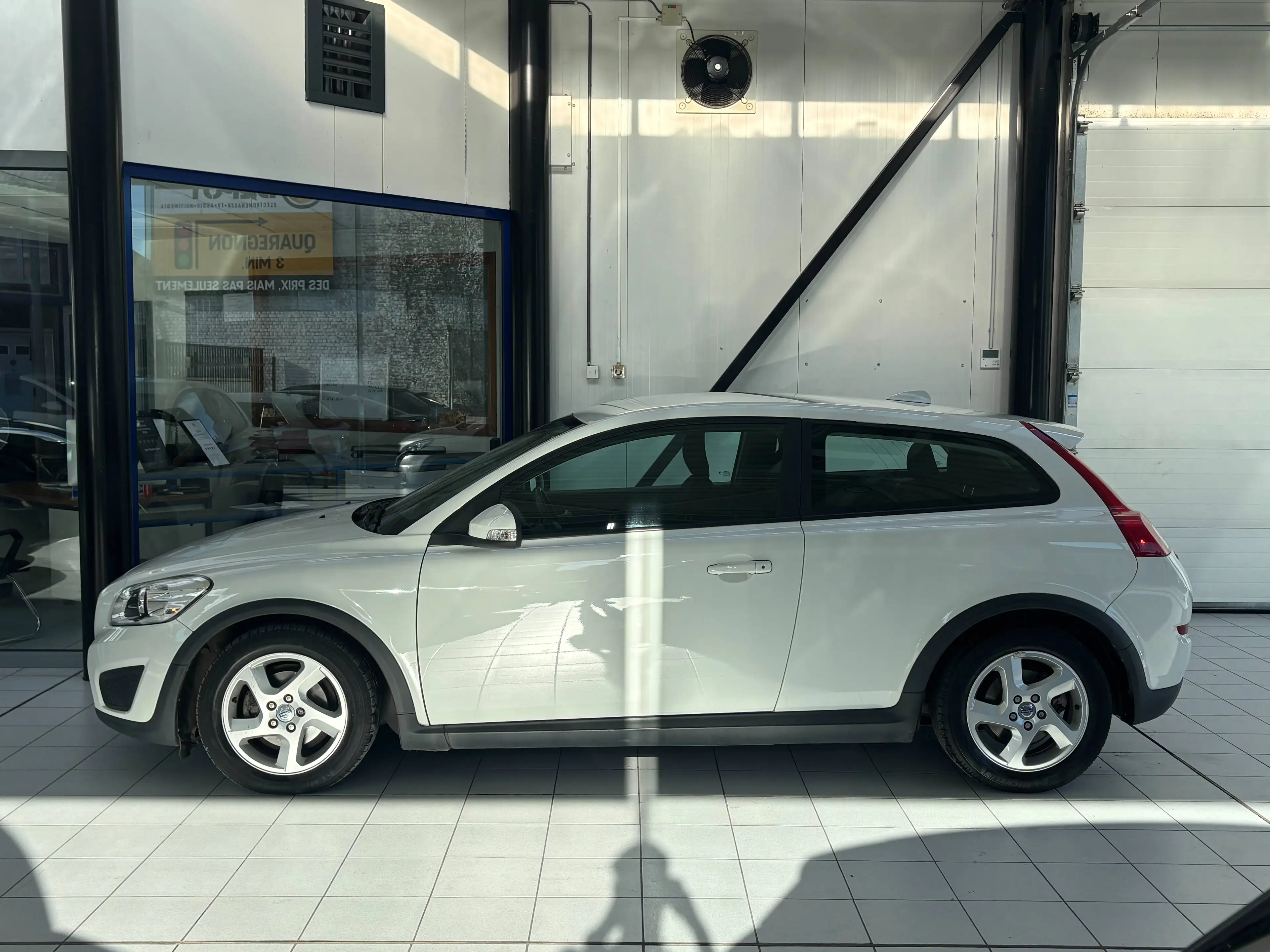 Volvo C30 C30 1.6 D DRIVe *CLIM * 1ER PROP * CARNET * — photo 2