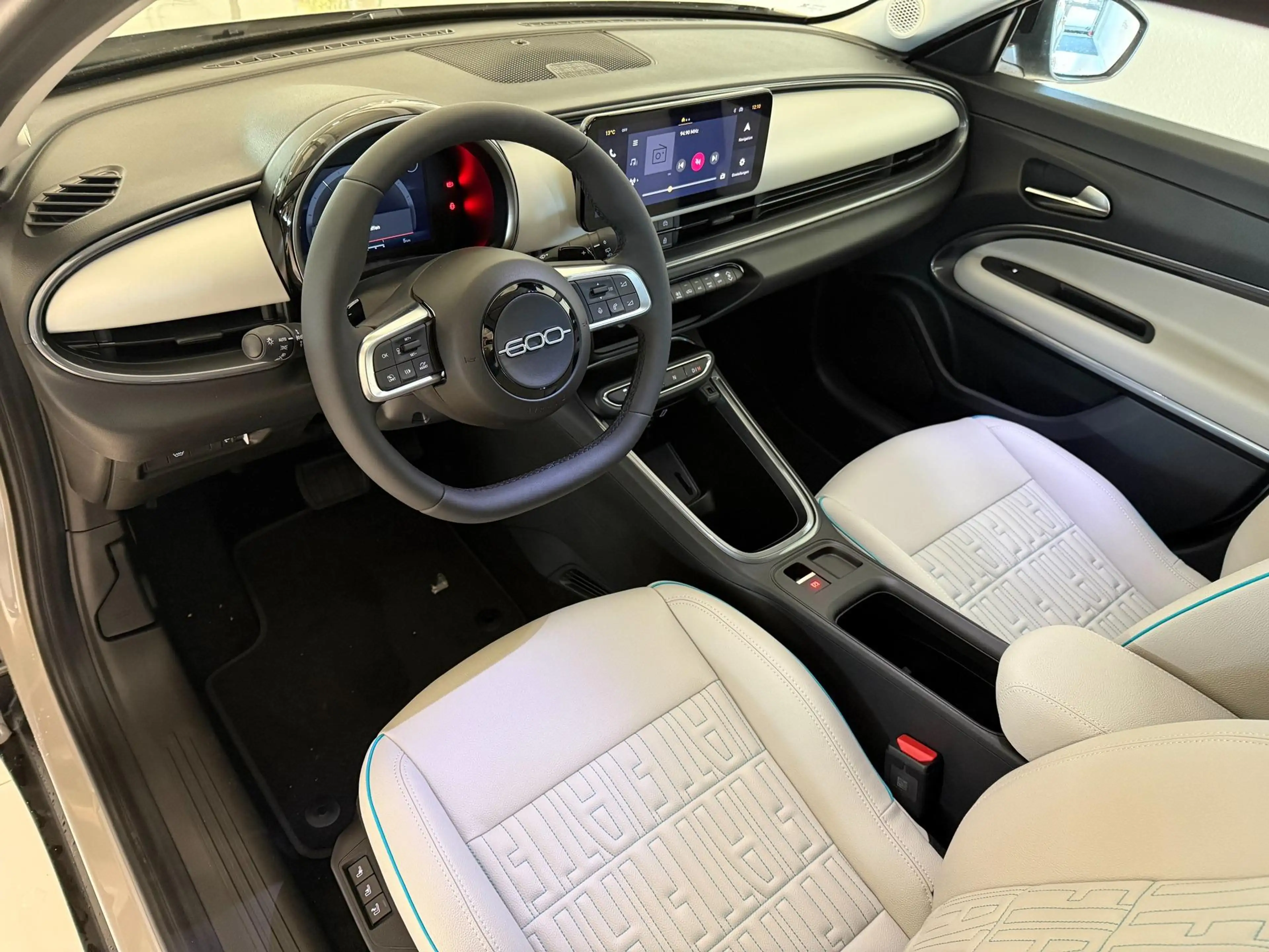 Fiat 600 La Prima Hybrid 1.2 T3 81 kW (110 PS) DCT Klima... — photo 8