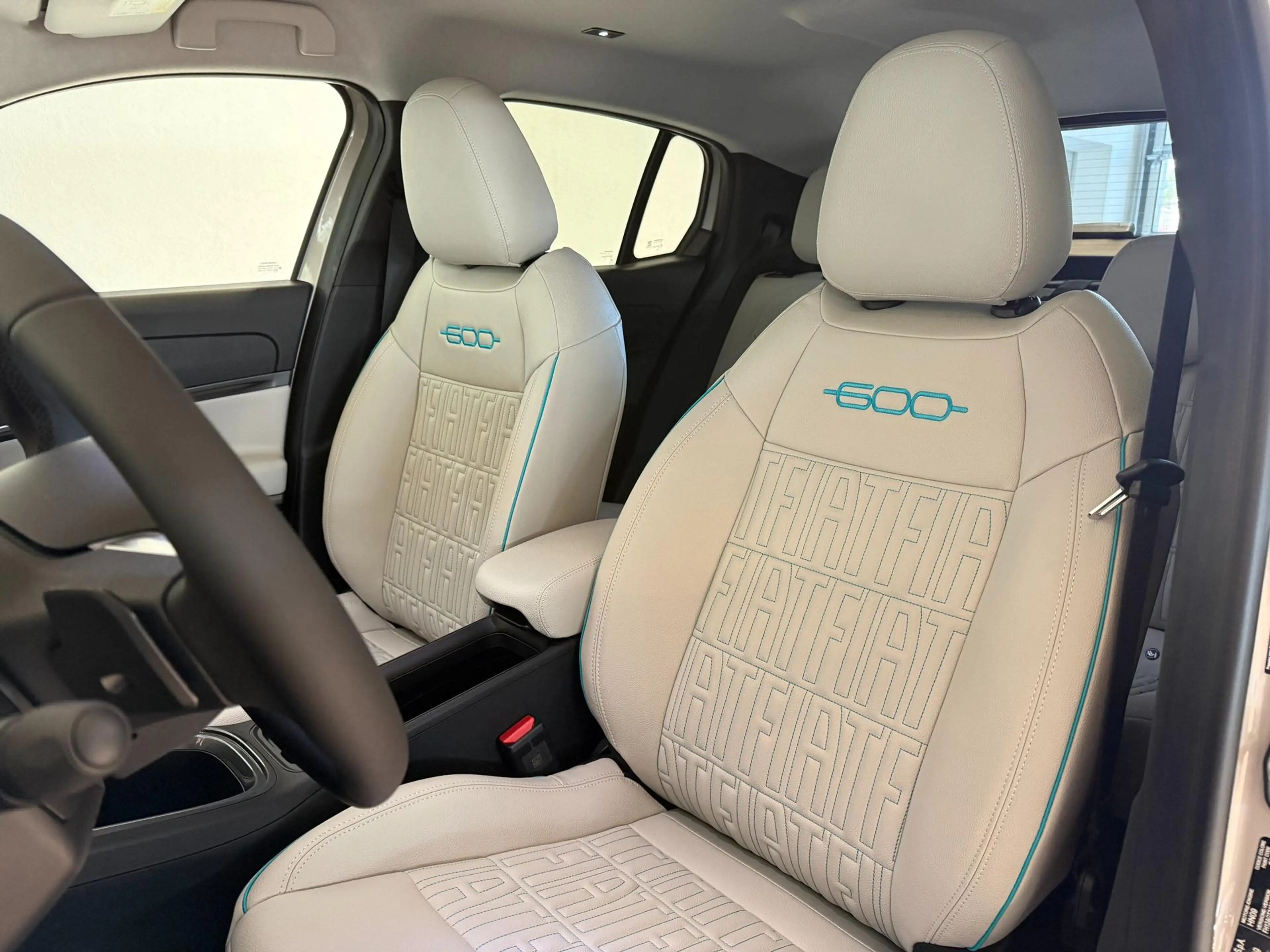 Fiat 600 La Prima Hybrid 1.2 T3 81 kW (110 PS) DCT Klima... — photo 9