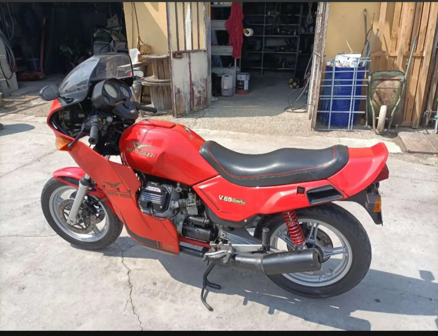 Moto Guzzi V 65 moto Guzzi lario 650 sport Red - 1