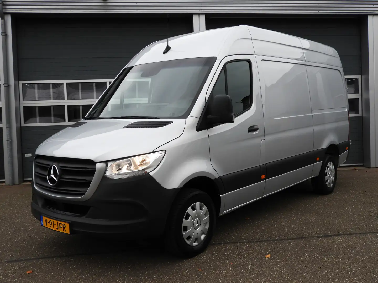 Mercedes-Benz Sprinter 317 1.9 CDI L2H2 AIRCO | MBUX | CAMERA | 3.5t TREK Argent - 1