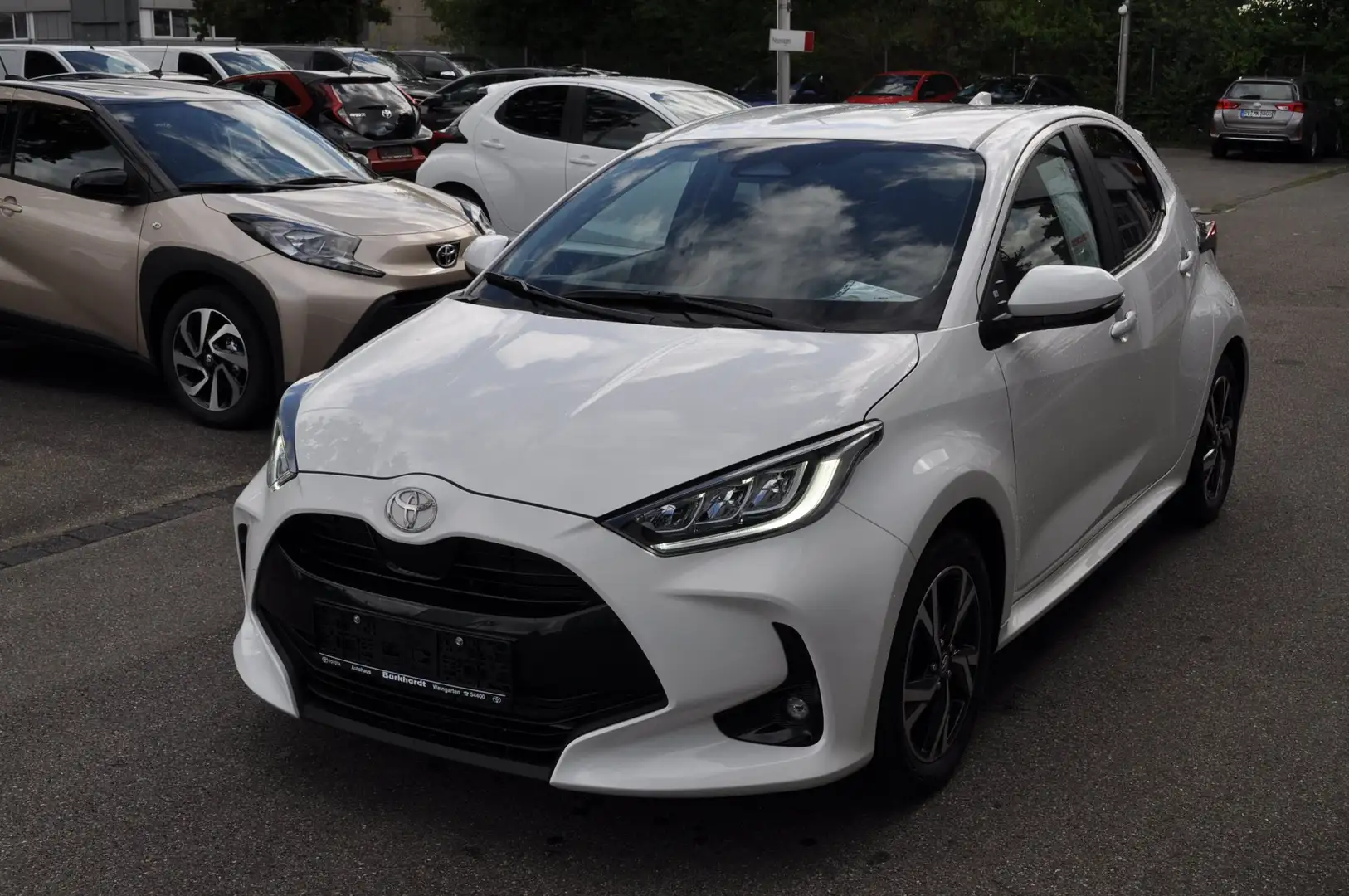 Toyota Yaris Hybrid Team Deutschland inkl. Comfort-Paket Blanc - 1