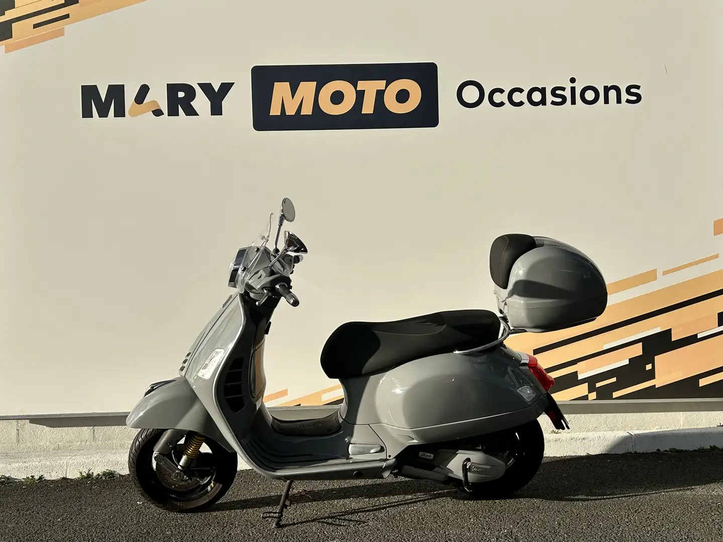 Vespa GTS 125 Grijs - 1