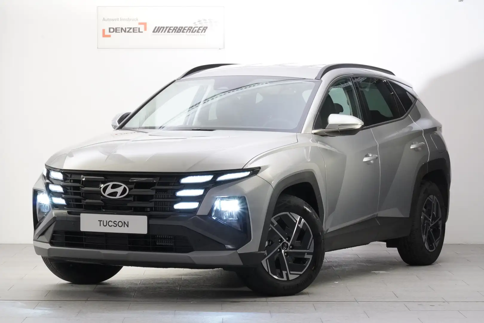 Hyundai TUCSON NX4 Edition 35 1,6 T-GDi HEV 2WD Silber - 1