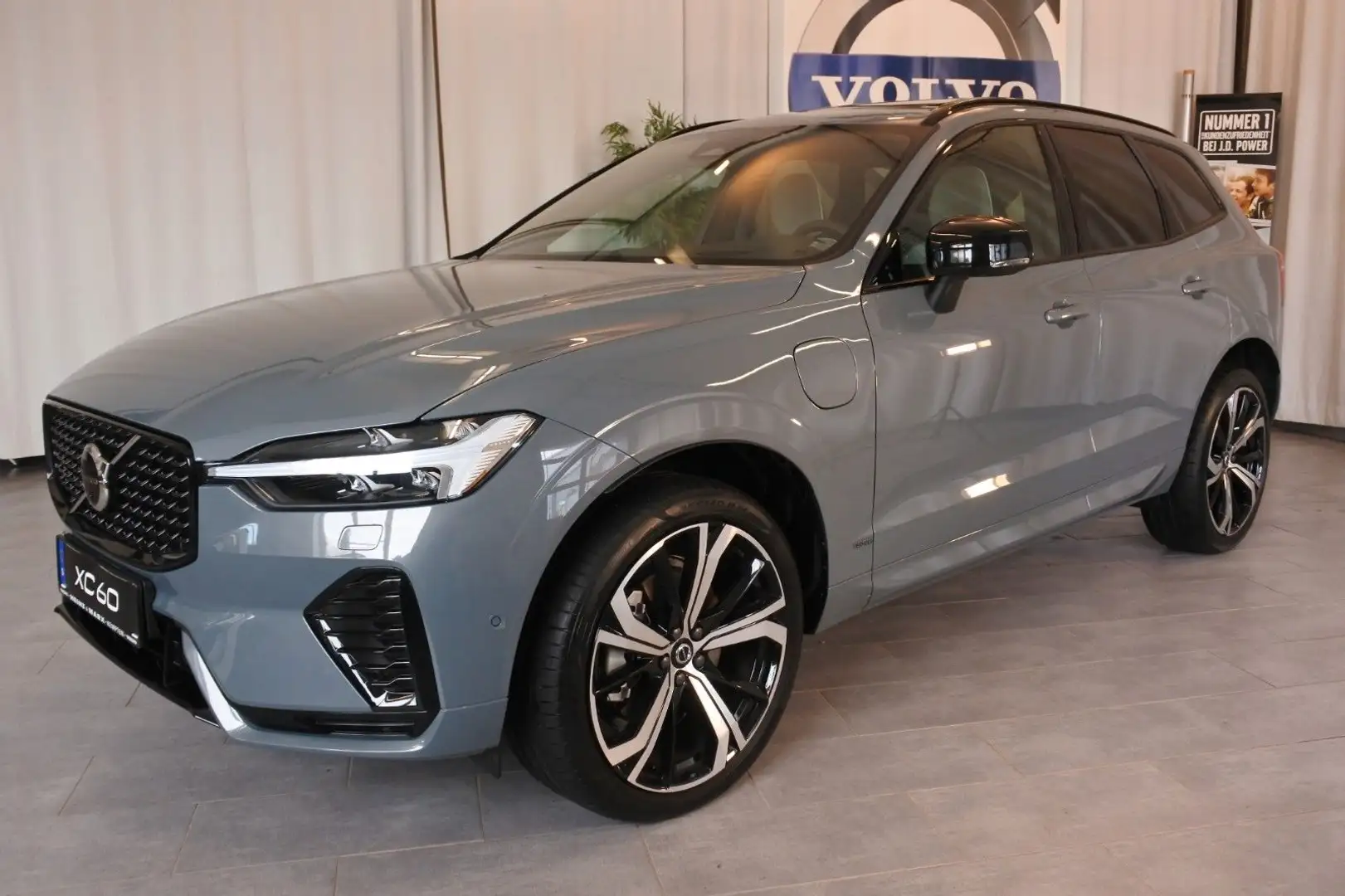 Volvo XC60 T8 Ultimate Dark Recharge  AWD 360° Kamera Grau - 2