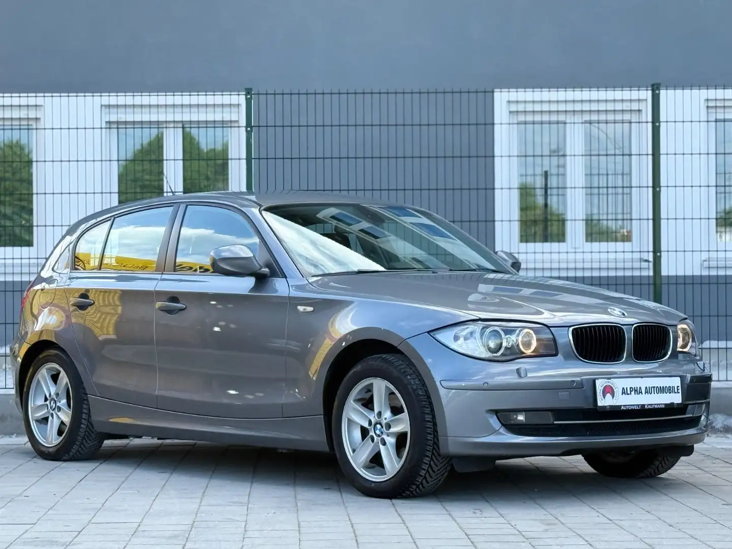 BMW 118 1 Lim. 118d/KLIMA/NAVI/PDC Grau - 2