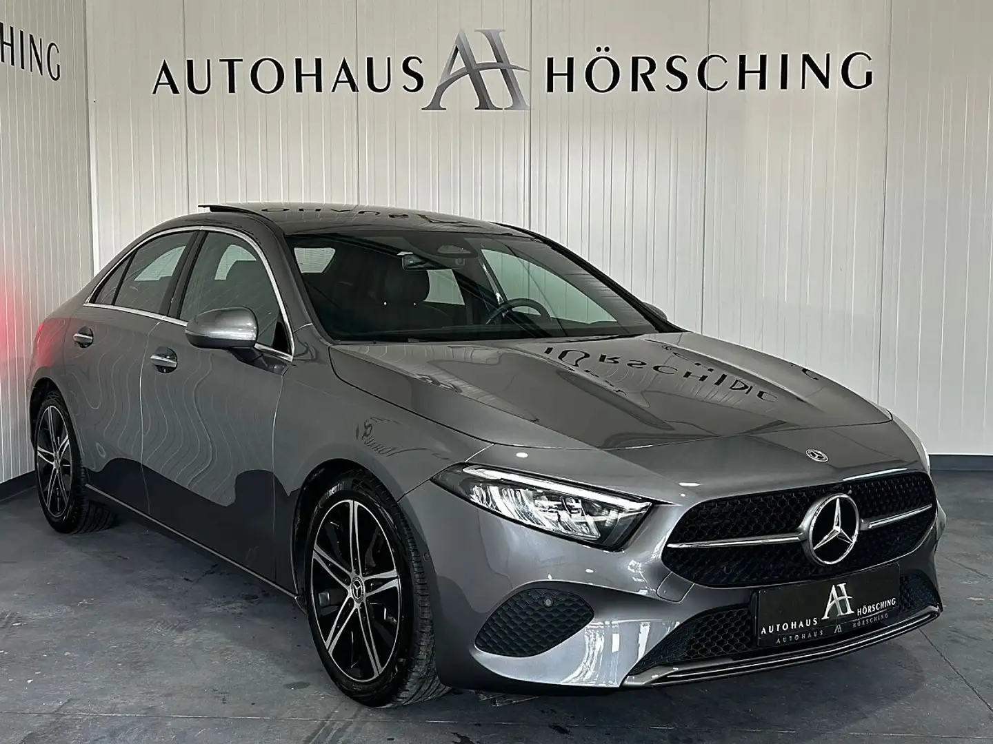 Mercedes-Benz A 180 Limousine Aut. Grau - 1