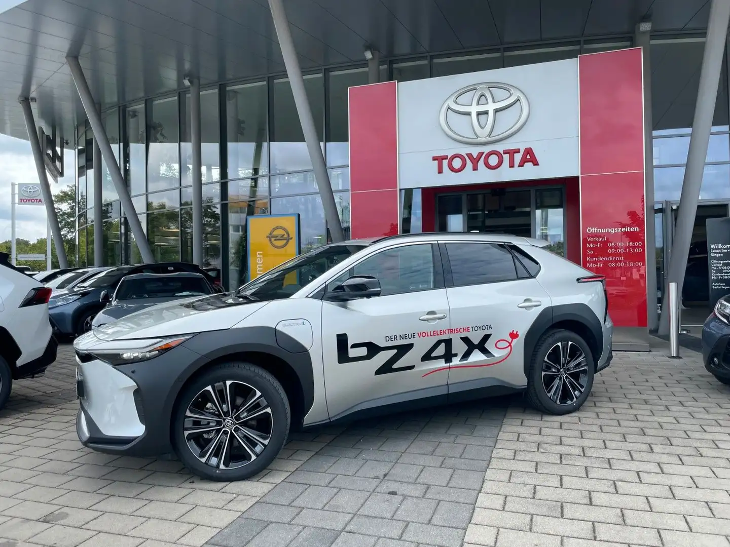 Toyota bZ4X 4x4, Comfort Paket + Technik Paket + LEDER Silber - 2