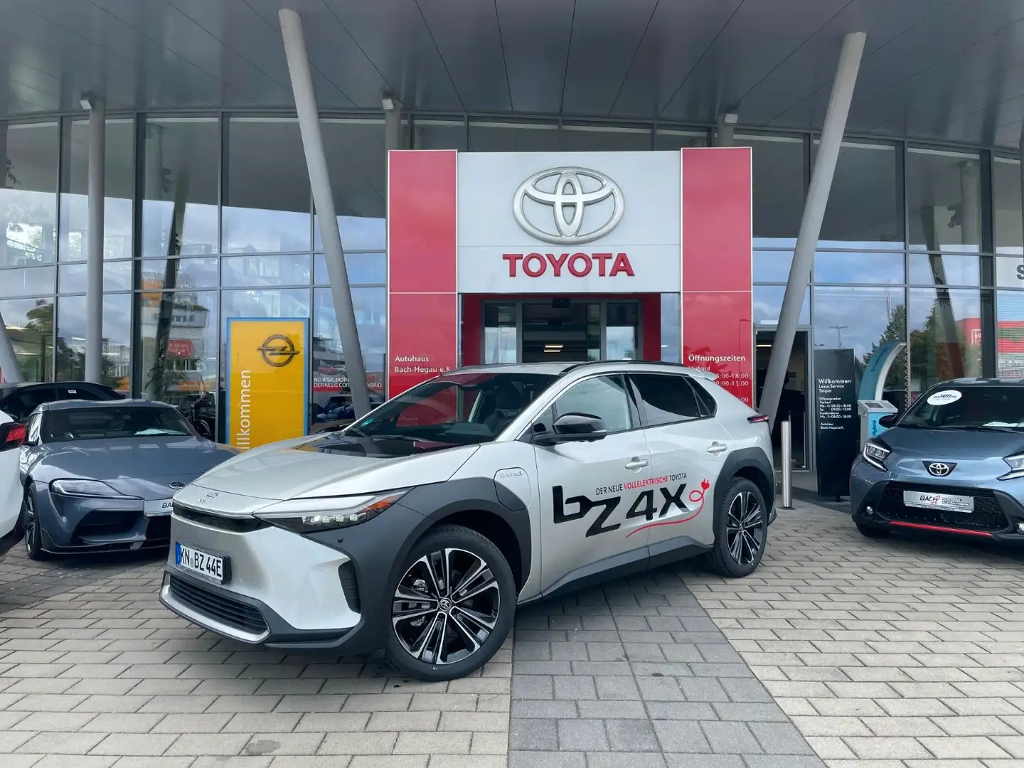 Toyota bZ4X 4x4, Comfort Paket + Technik Paket + LEDER Silber - 1