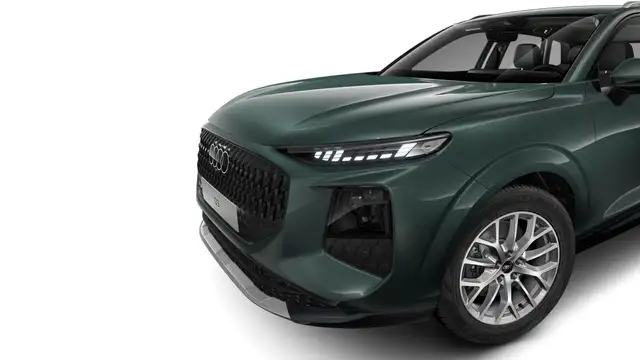 Audi Q3 view 5